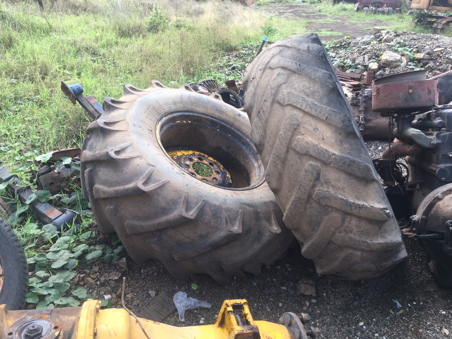 ขายยางพร้อมกระทะ 18.4-26 คู่ละ9000บาท