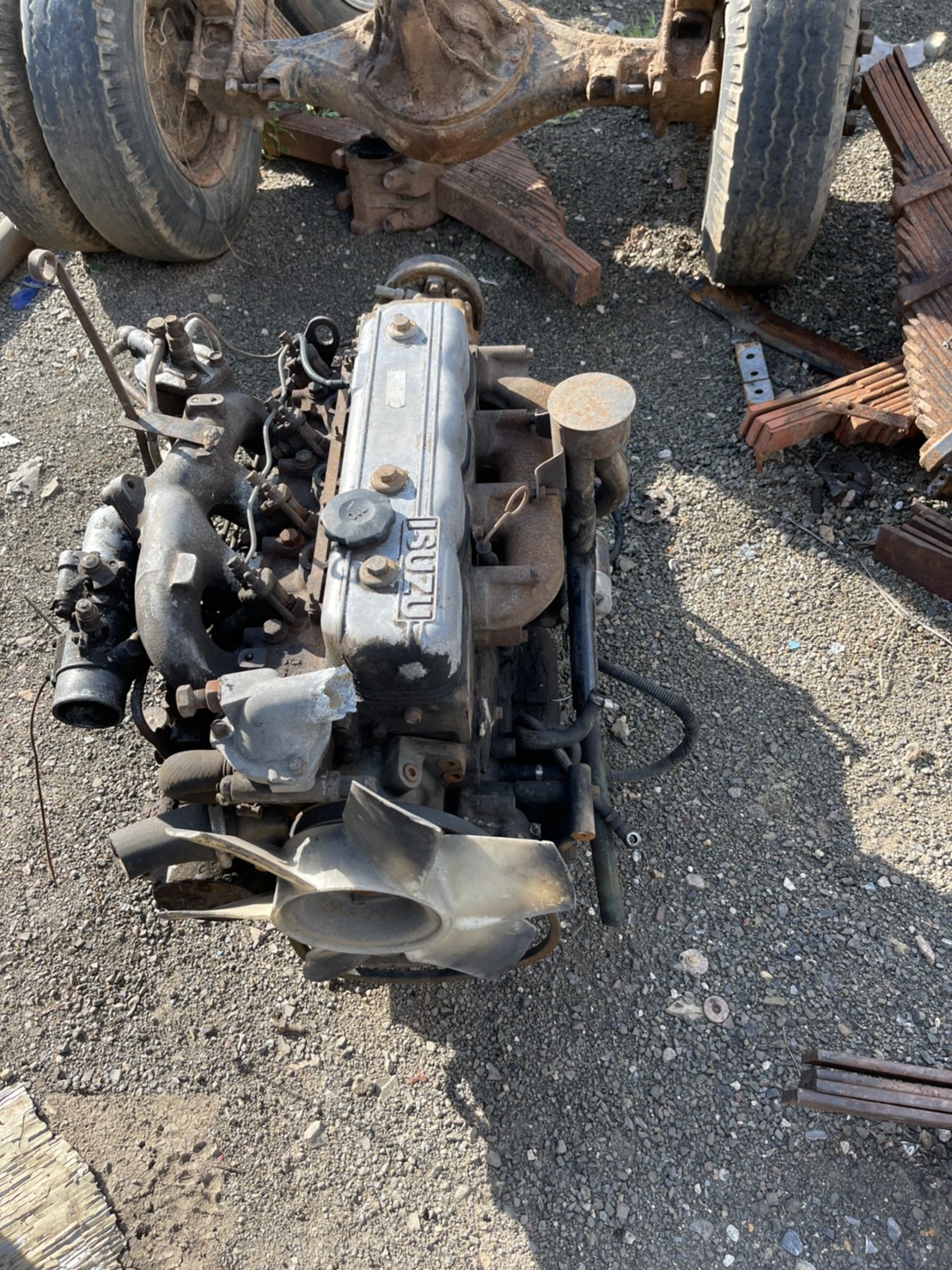 เครื่องพร้อมเกียร์ 26000 บาท พร้อมมใช้งาน ISUZU 85แรง