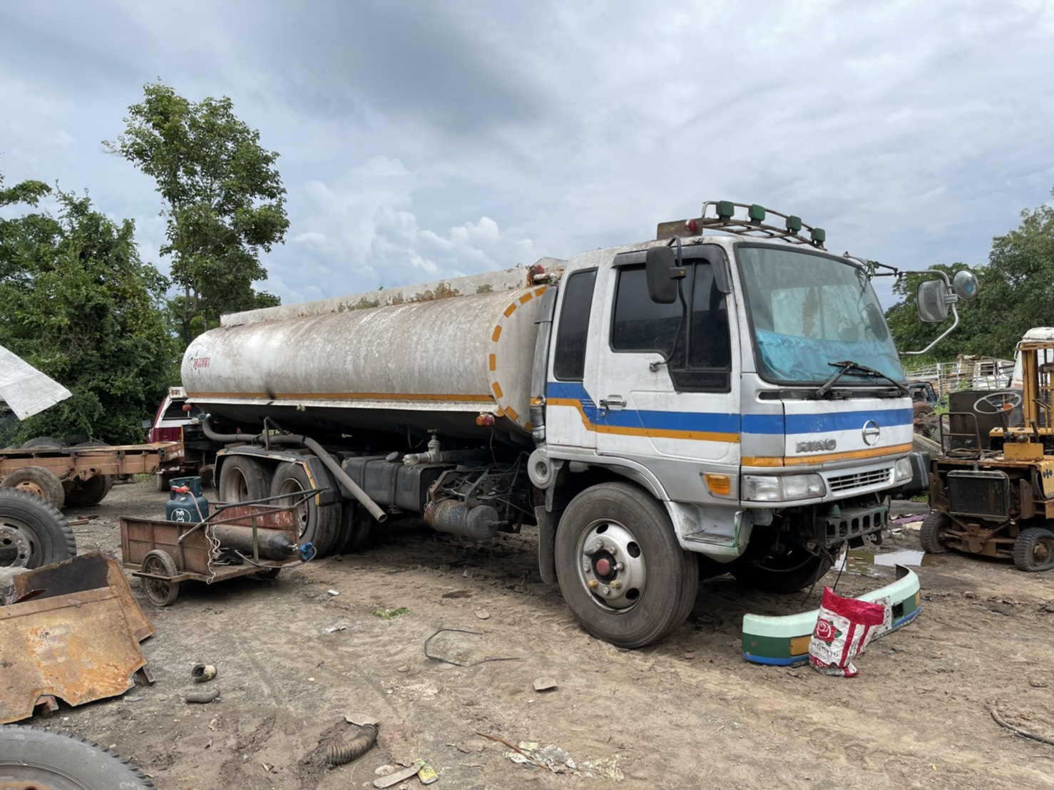 ขายเล่มทะเบียน ชุดโอน Hino F17 65000 บาท คัสชีมีฝุบวม ตามสภาพ 0816278866