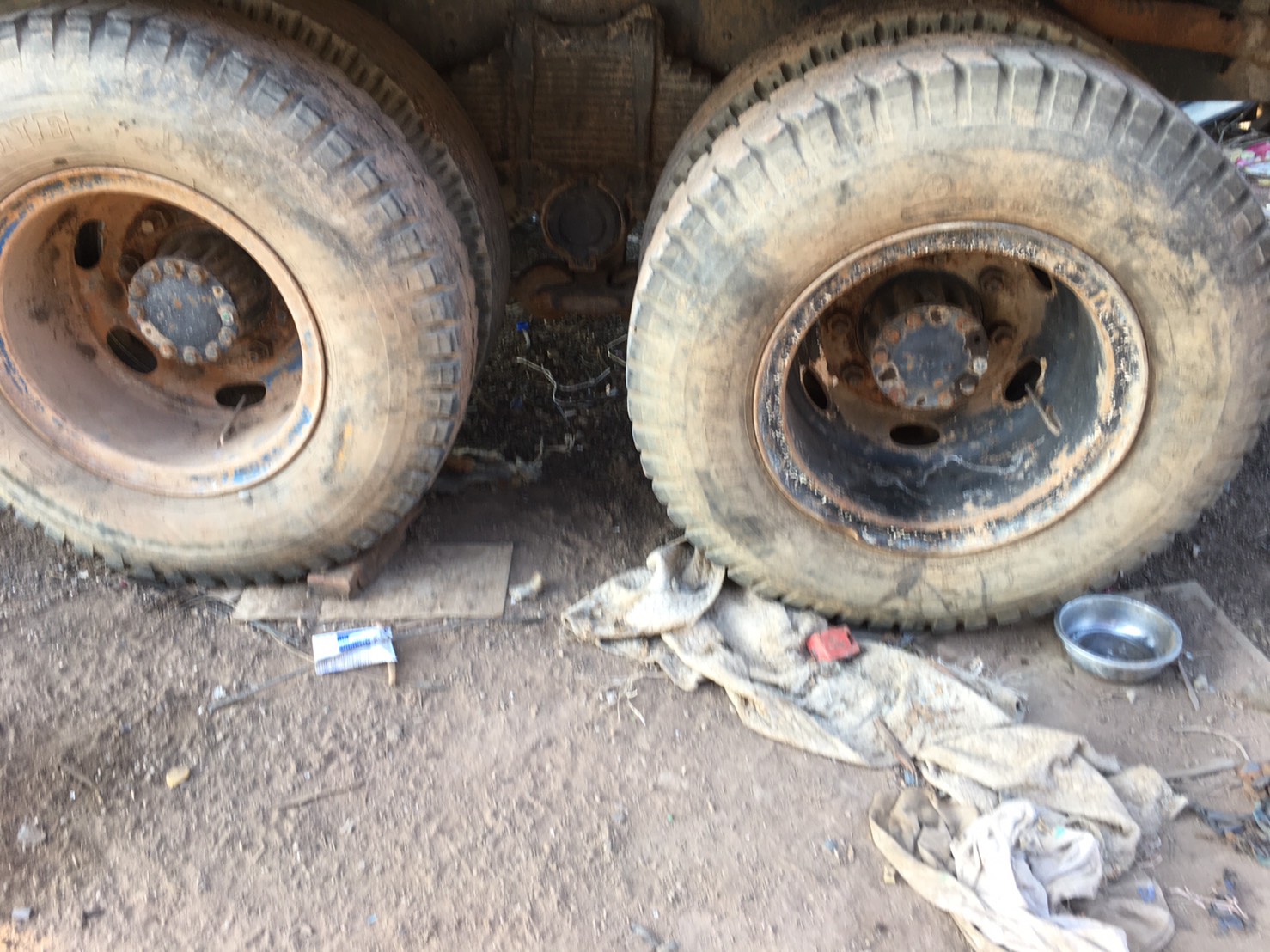 ชุดเพลา โบ้กี้ แหนบ ISUZU 2 เพลาจั้มโบ้ 75000บาท 0816278866