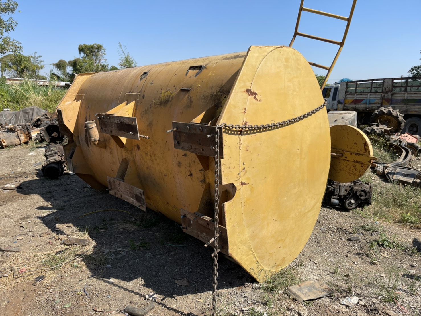 ถังน้ำ 6 ล้อ 35000 บาท พร้อมอุปกรณ์