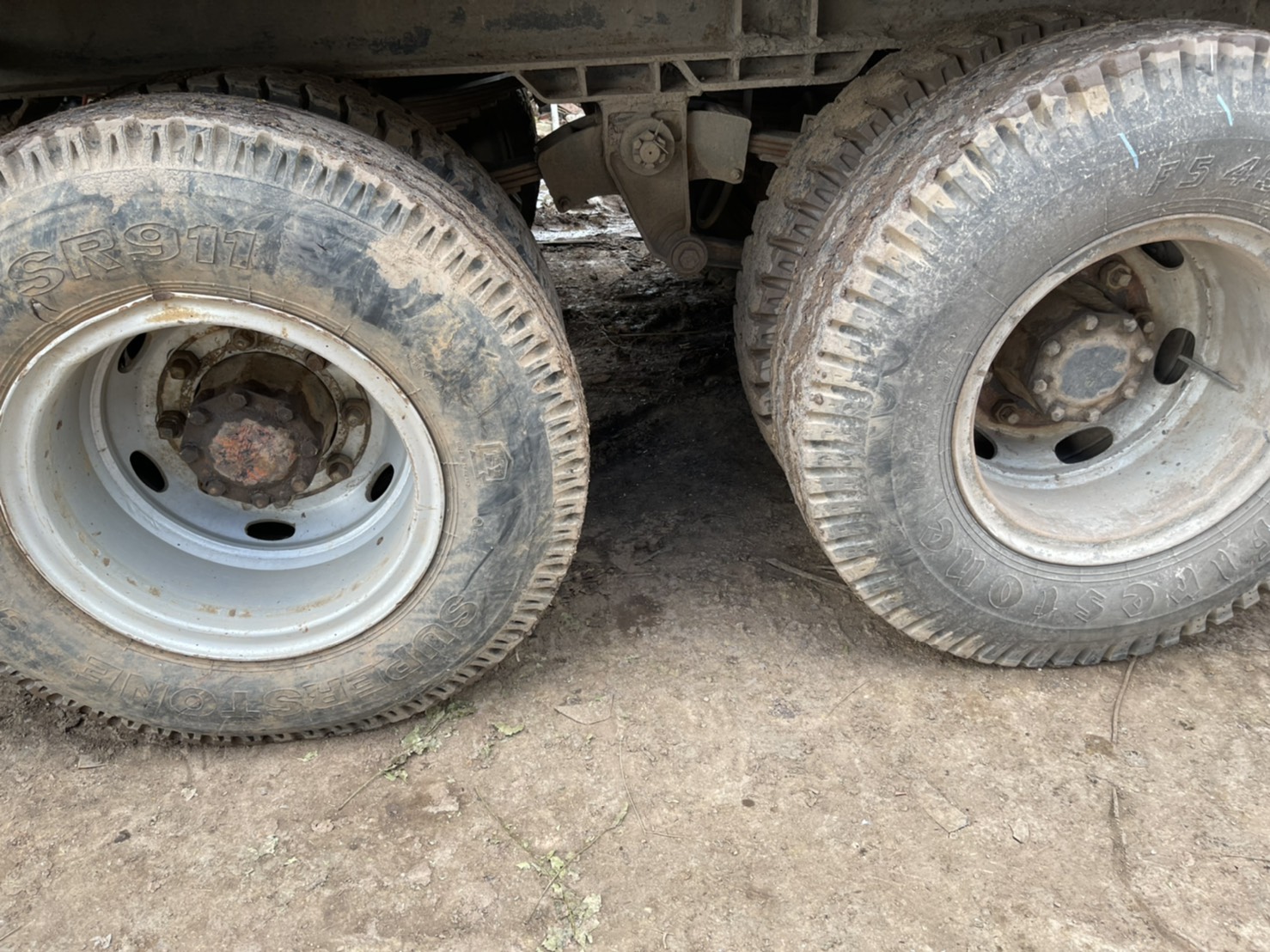 ขายเพลาแหนบ ชุกลากพ่วง 3 คาน 60000 บาท เพลาเหลี่ยม 0816278866