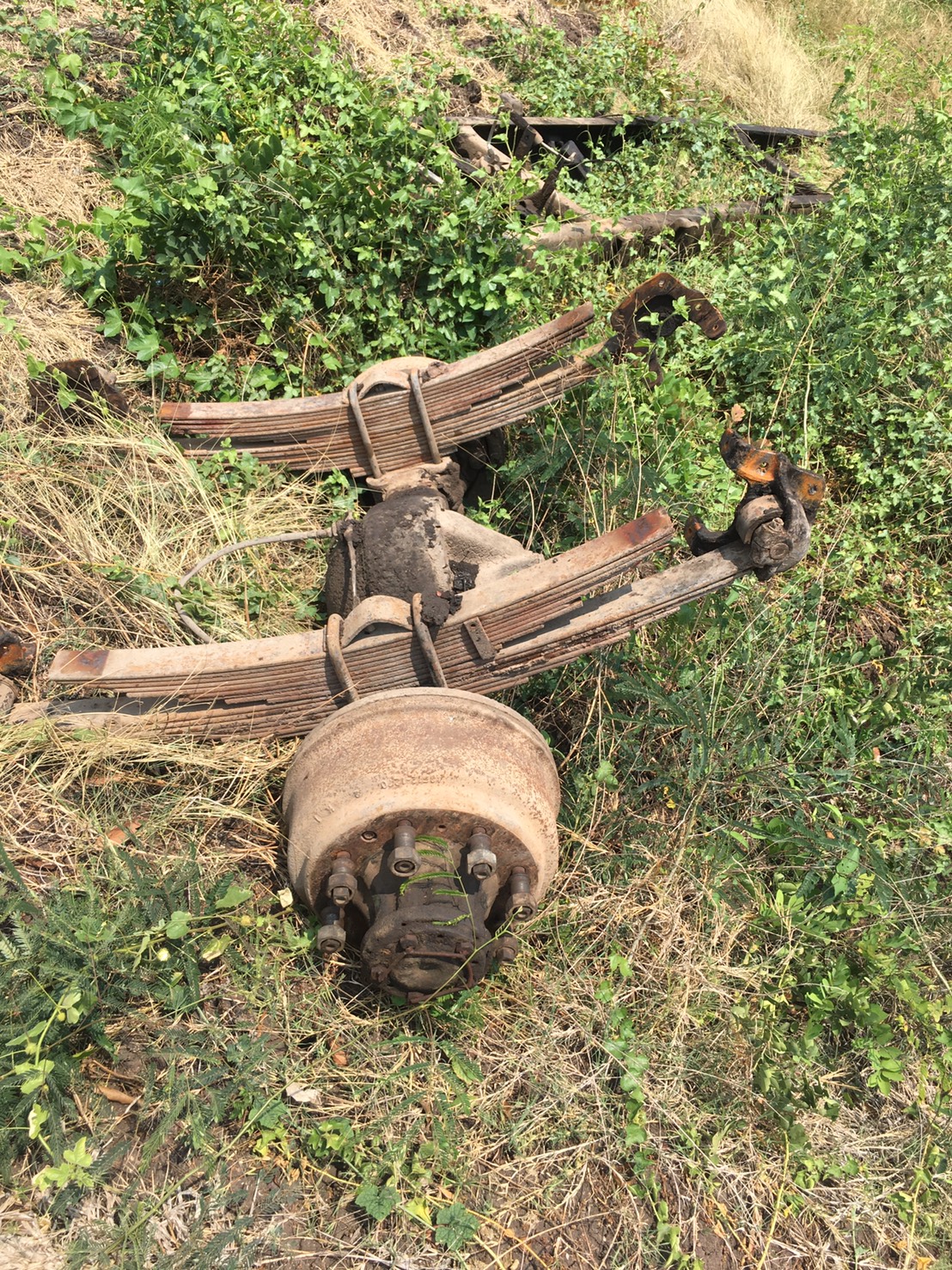 เพลา 6ล้อ HINO 8 น็อต 17000บาท พร้อมแหนบ