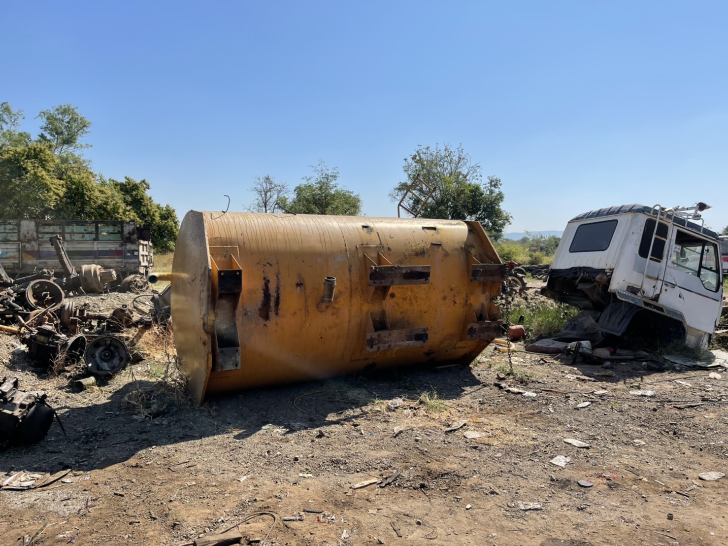 ถังน้ำ 6 ล้อ 35000 บาท พร้อมอุปกรณ์