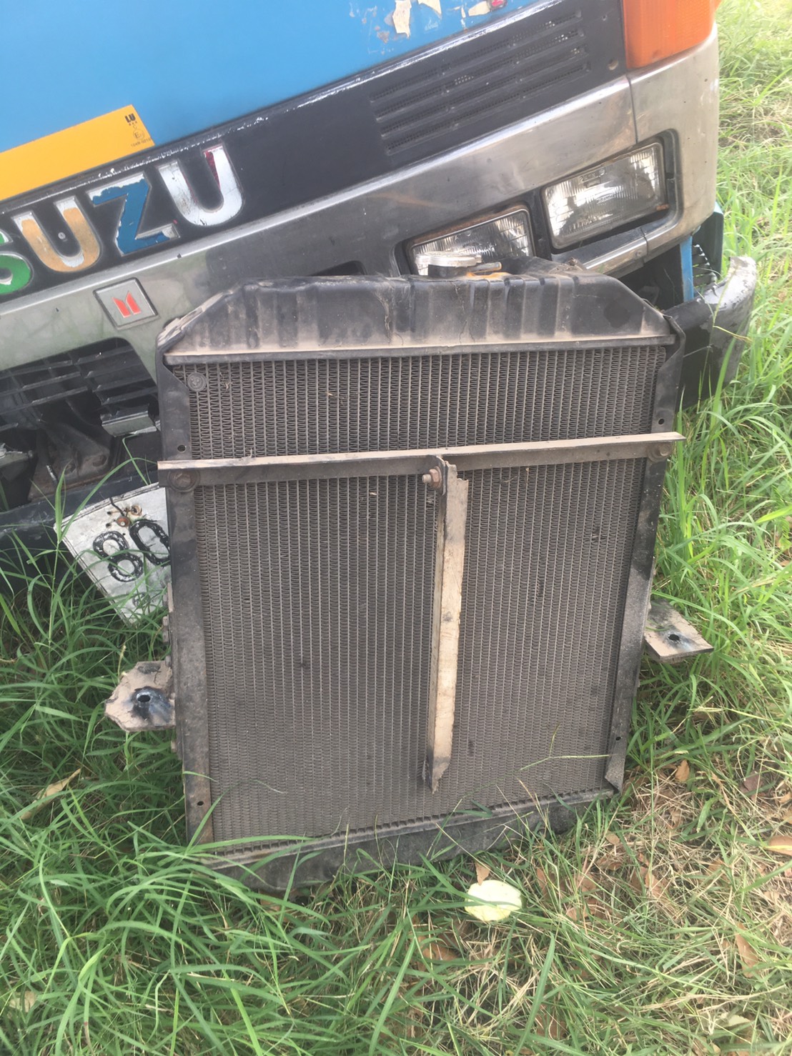 หม้อน้ำ 6ล้อ isuzu ร็ออกี้ 5500บาท พร้อมใช้งาน