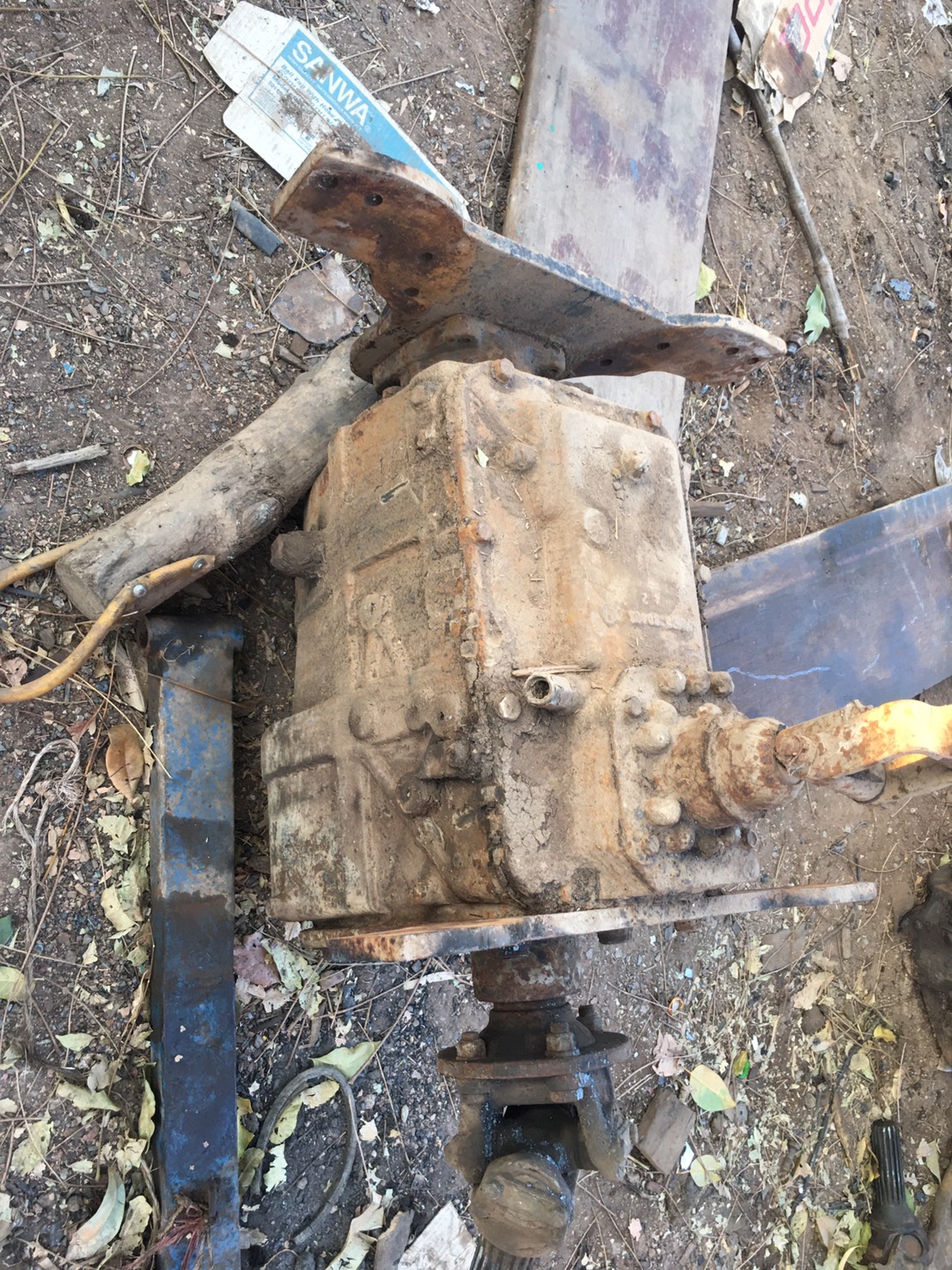 เกียร์ สโลกลาง นิสัน 10 ล้อ 18000บาท พร้อมใช้งาน