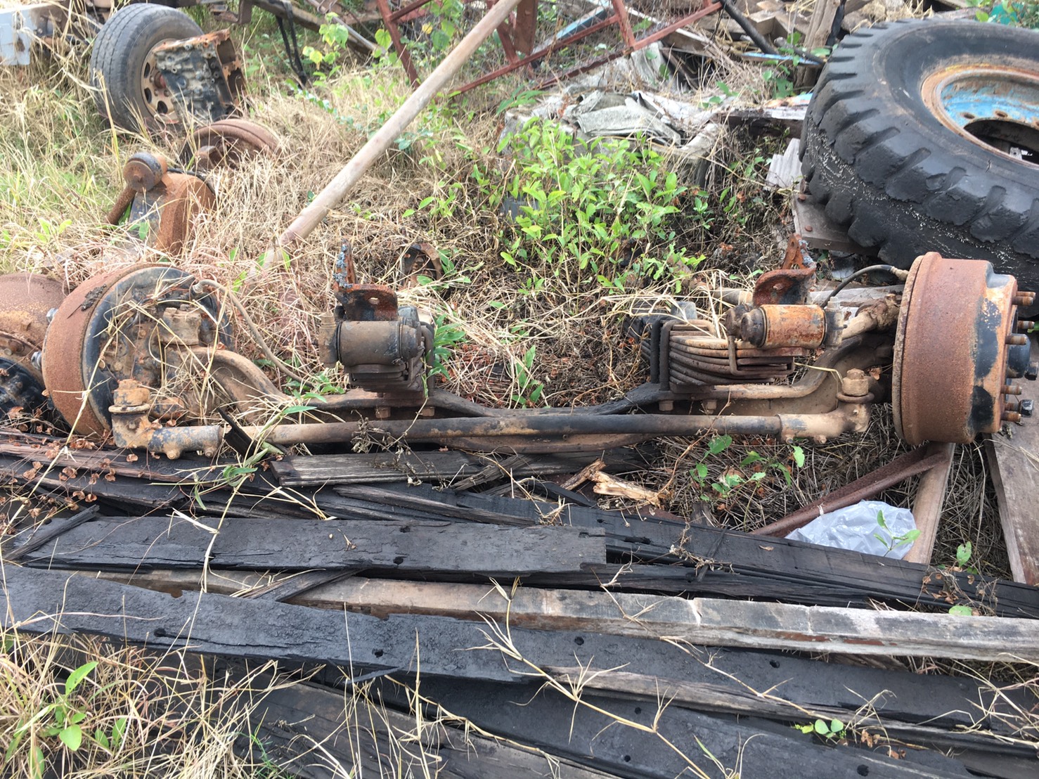 คานหน้า Hino พร้อมแหนบ สดือ27นิ้ว 13500บาท