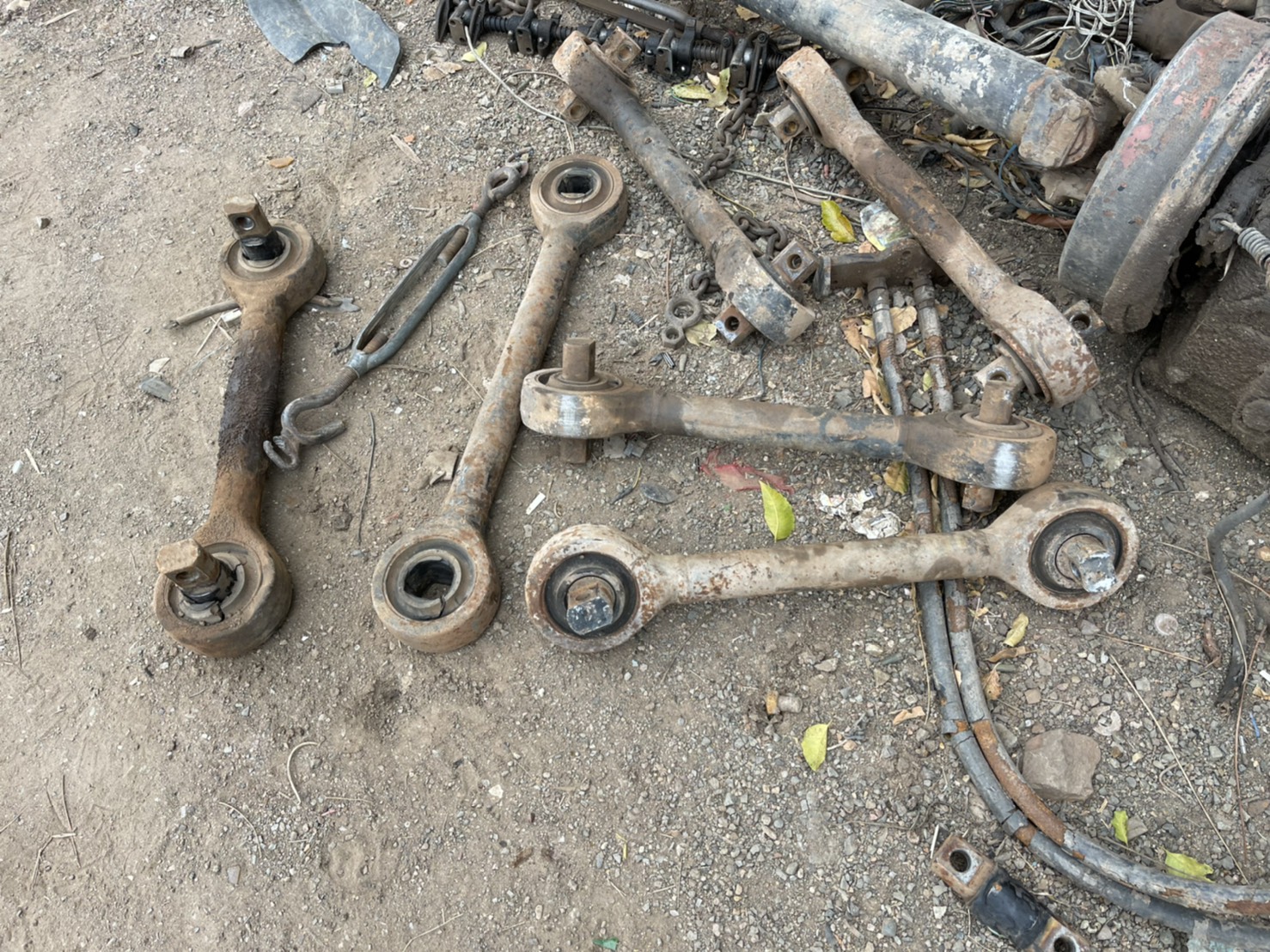 ชุด2เพลา ISUZU 240 พร้อมแท่นโบกี้แหนบ เฟื่อง 8-39 95000บาท 0816278866 ชุด2เพลา ISUZU 240 พร้อมแท่นโบกี้แหนบ เฟื่อง 8-39 95000บาท 0816278866