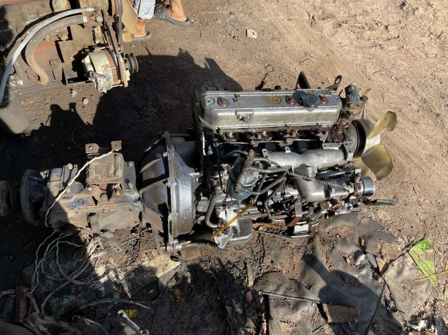 เครื่องพร้อมเกียร์ 26000 บาท พร้อมมใช้งาน ISUZU 85แรง