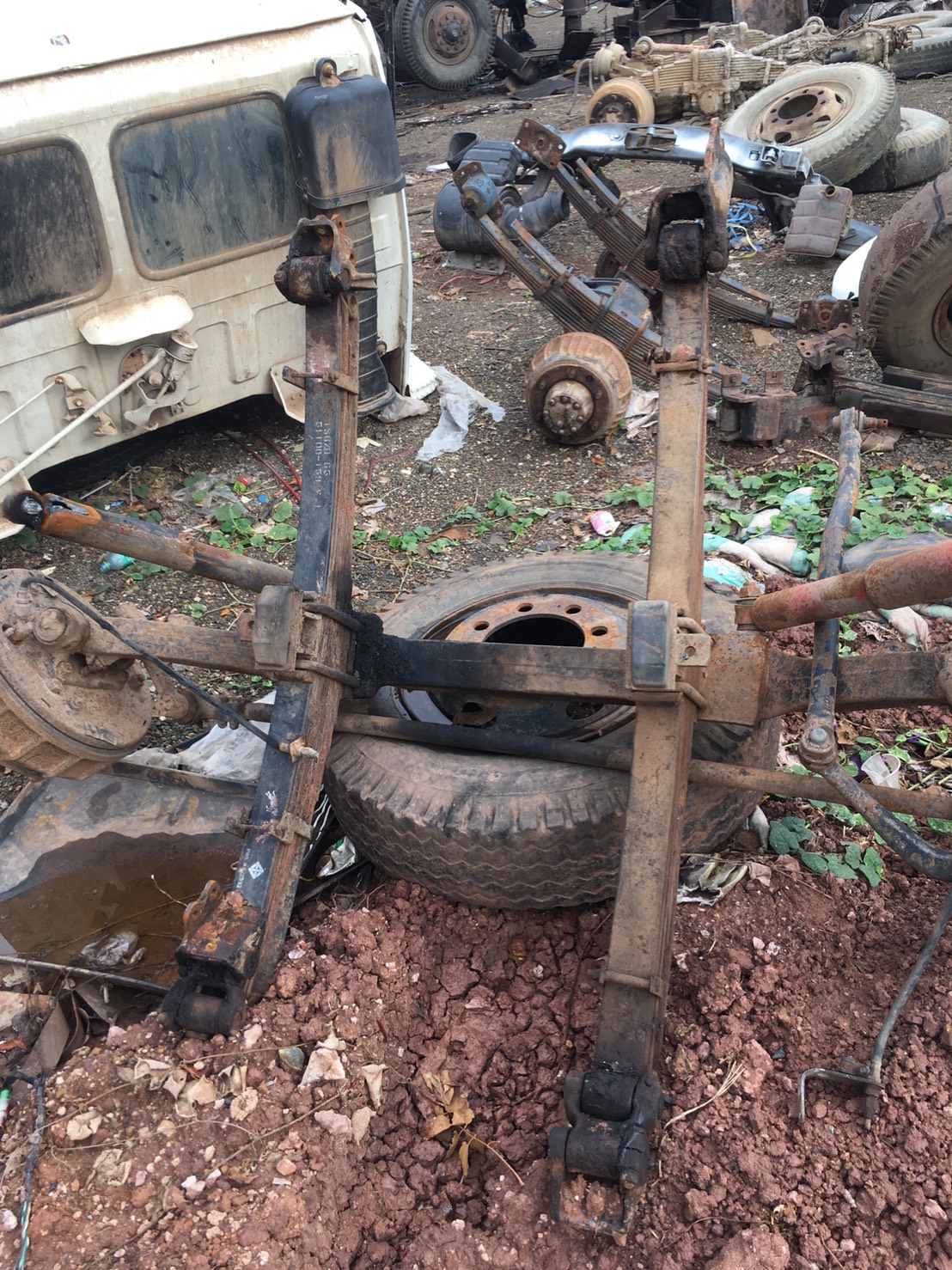 คานหน้า ISUZU พร้อมแหนบ สดือ 27นิ้ว 13500 บาท