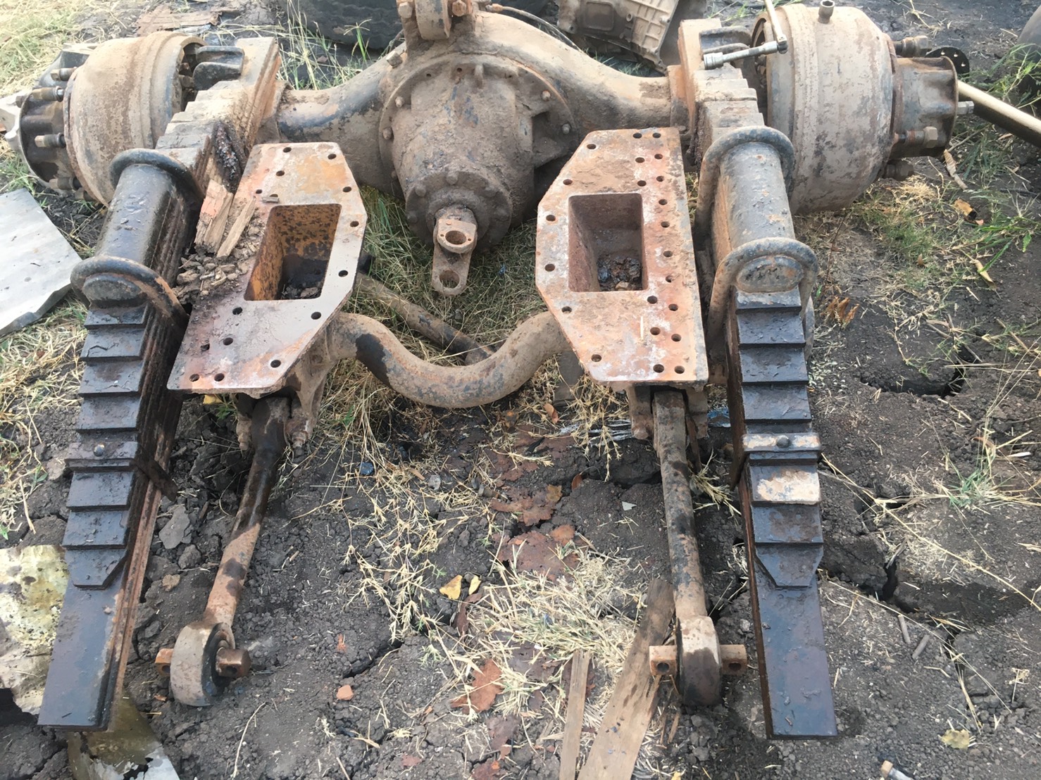 แท่นโบกี้ แหนบ นิสันเบรคใหญ่ 13000 บาท