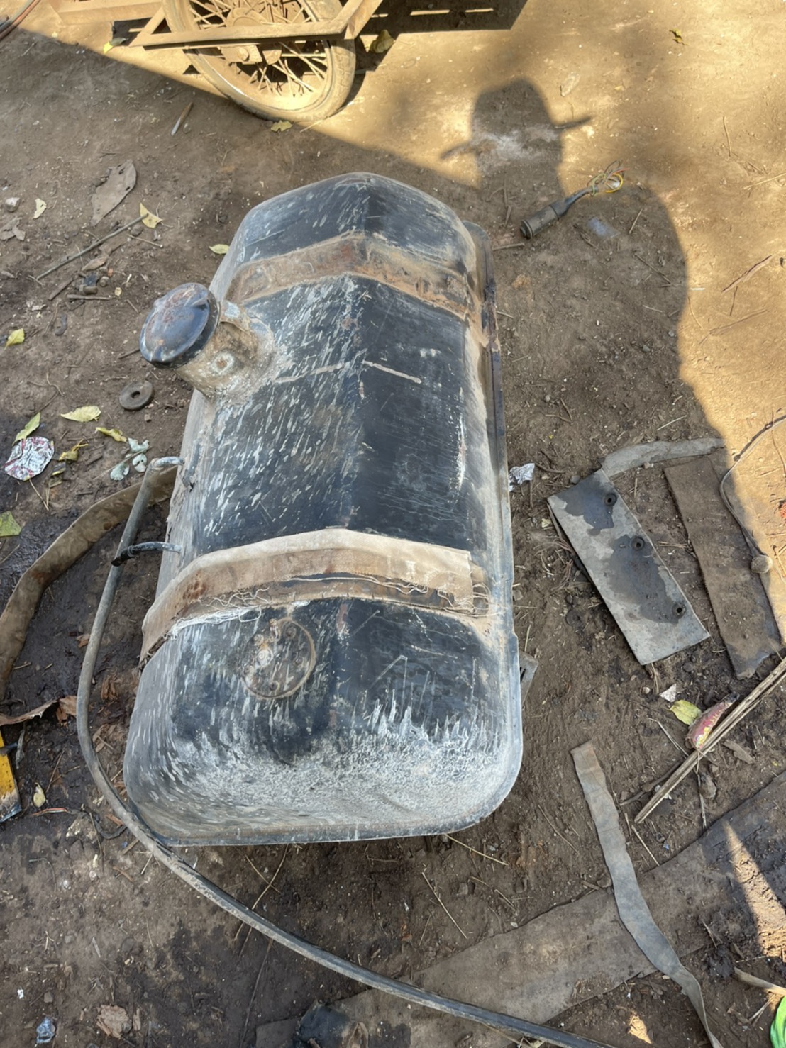 ถังน้ำมัน Hino ยาง900 2500 บาท ถังน้ำมัน Hino ยาง900 2500 บาท