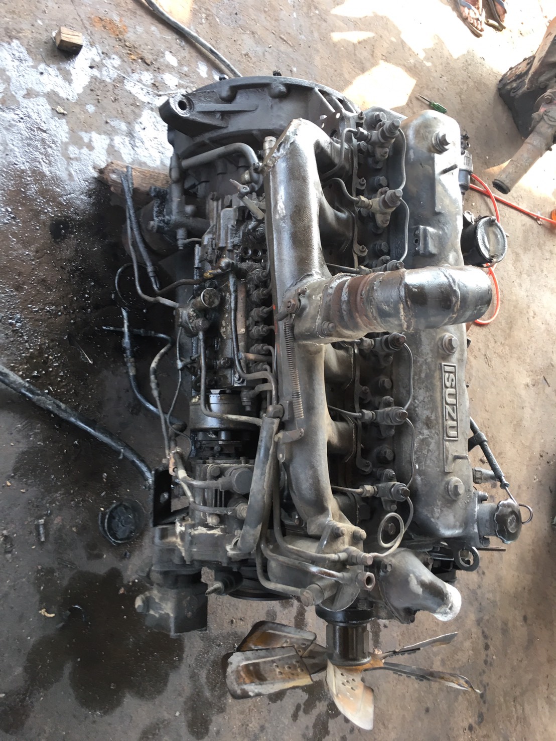 ขายเครื่อง ISUZU 6BD1 ปั้มลมมีใบคลุม 55000บาท พร้อมใช้งาน