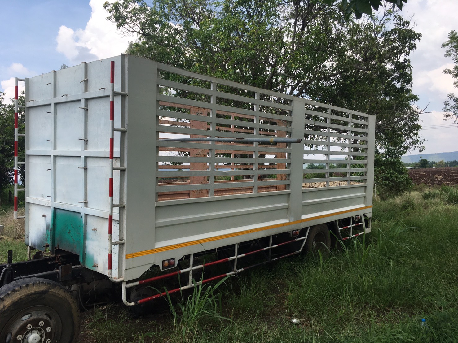 ขายกะบะคอกเหล็กหนา ยาว6.90เมตร กว้าง2.50เมตร คัสชีเทียม 85ชม 50000บาท