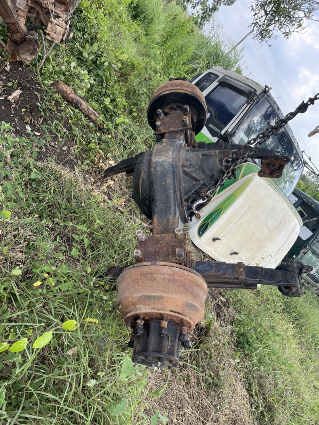 เพลา ISUZU 8 น็อต เป็นลูกหลัง 10ล้อ ร็อกใหญ่ ใส่หกล้อ 28000 บาท พร้อมแหนบ0816278866