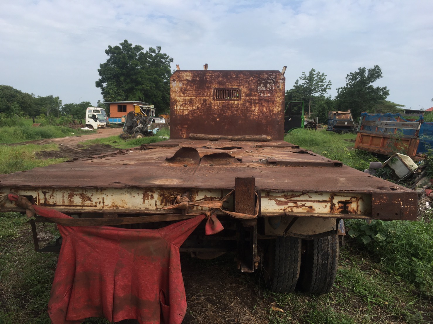 ขายกระบะพื้นเรียบ 3 มิตร39000 บาท ยาว6เมตร กว้าง 2.48 เมตร คัสชี 84 ชม