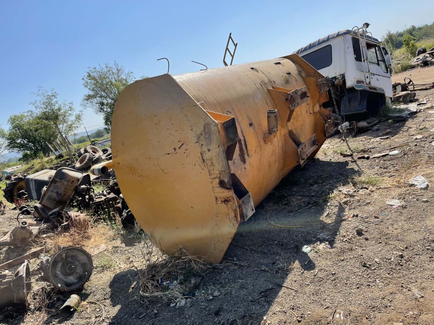 ถังน้ำ 6 ล้อ 35000 บาท พร้อมอุปกรณ์