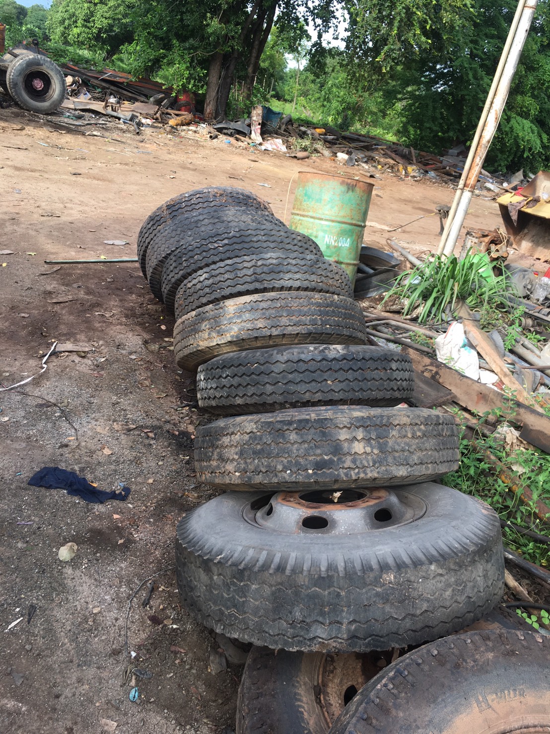 ขายยางพร้อมกระทะ 900-20 1500-2500 บาทตามสภาพ