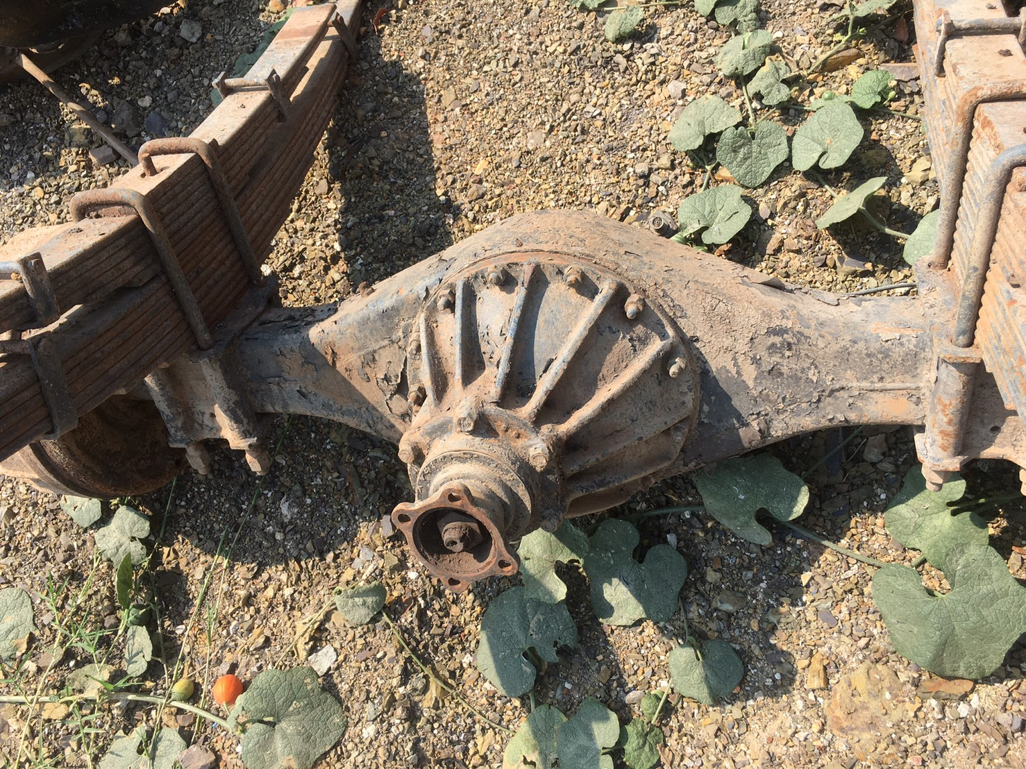 เพลา ISUZU 115 พร้อมแหนบ 15000บาท 6น็อต