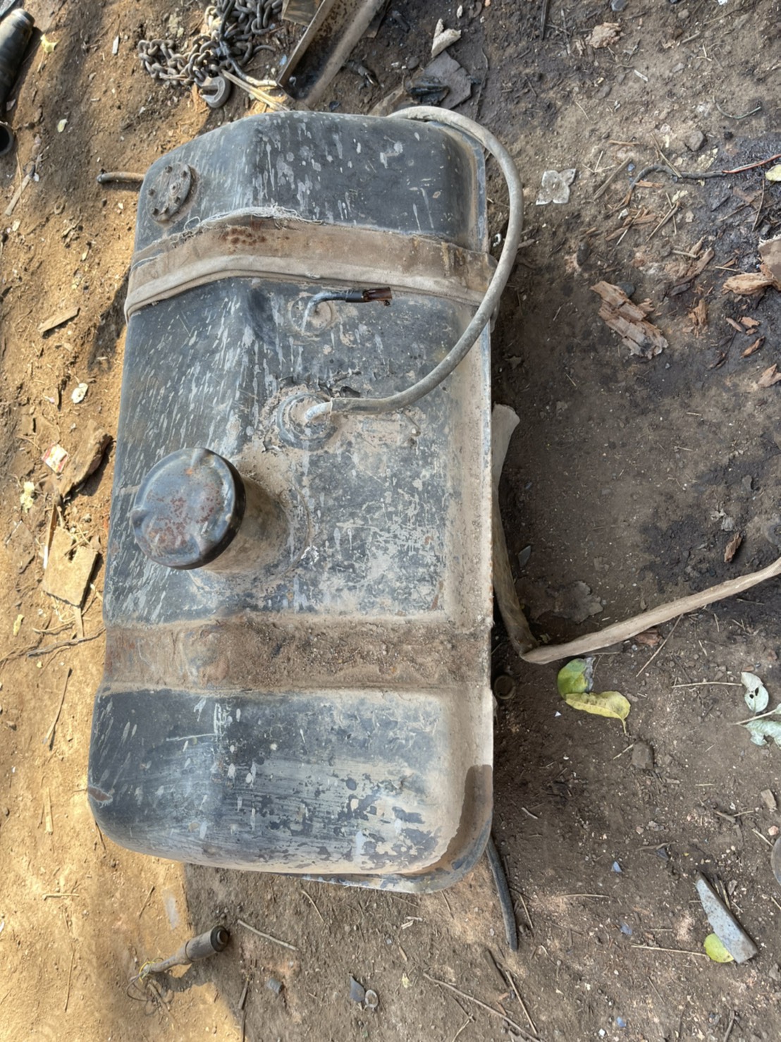 ถังน้ำมัน Hino ยาง900 2500 บาท