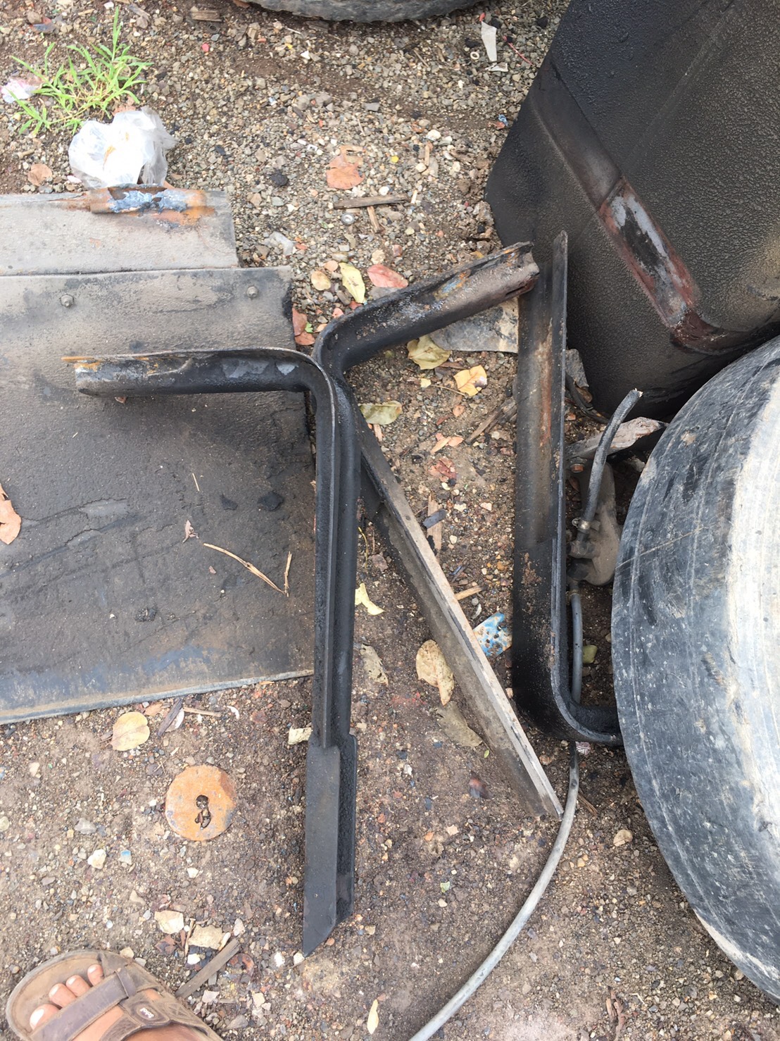 ถังน้ำมัน พร้อมขายึด ISUZU 400 ลิตร 3900บาท