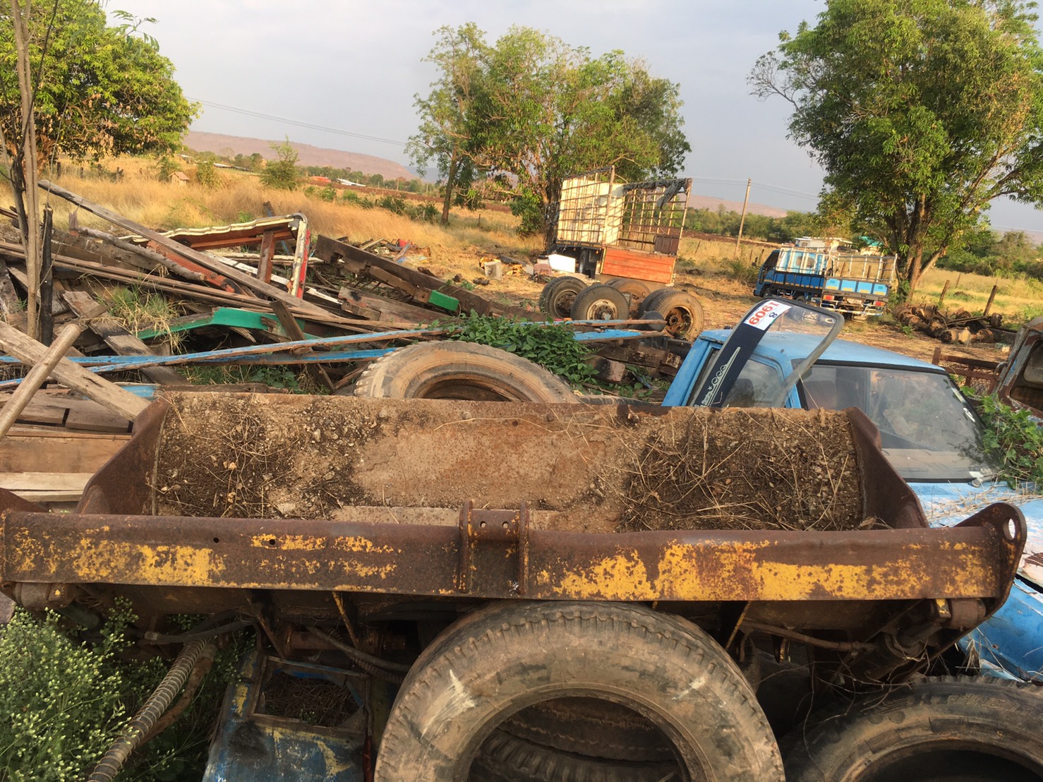 ชุดบุ้งกี้ปากขยับใด้ 16000บาท รถหน้าตักหลังขุด JCB CX3