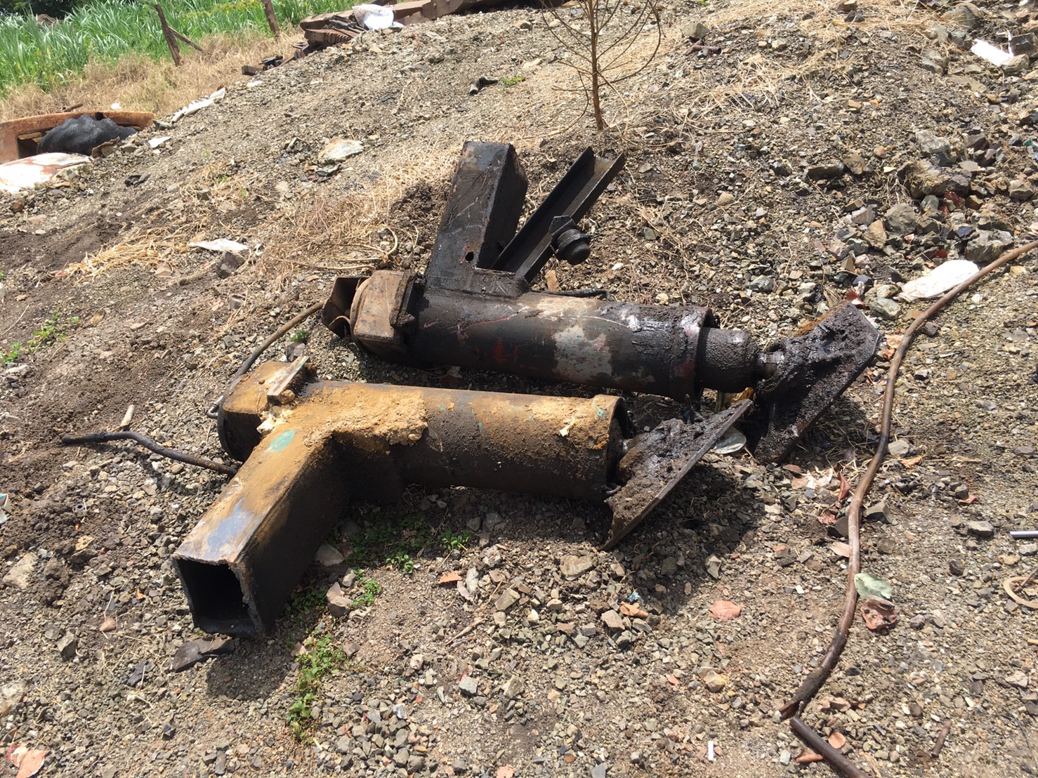 กระบอกไฮโดรลิค ขาเครน ต้นละ7500บาท พร้อมใช้งาน