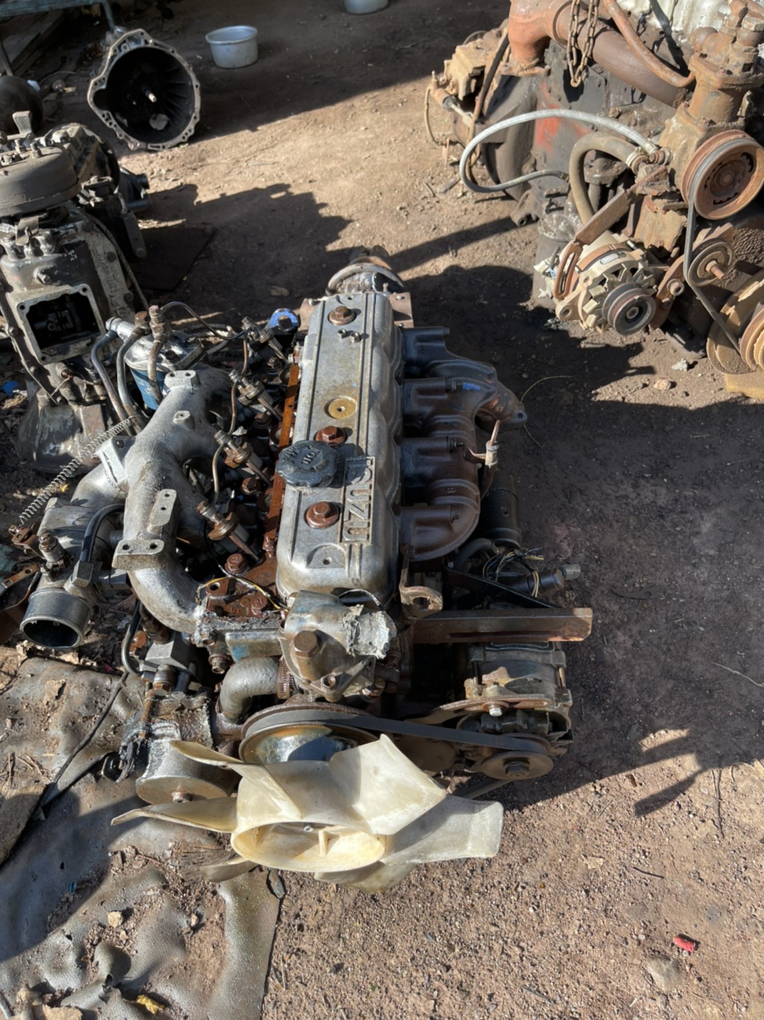 เครื่องพร้อมเกียร์ 26000 บาท พร้อมมใช้งาน ISUZU 85แรง