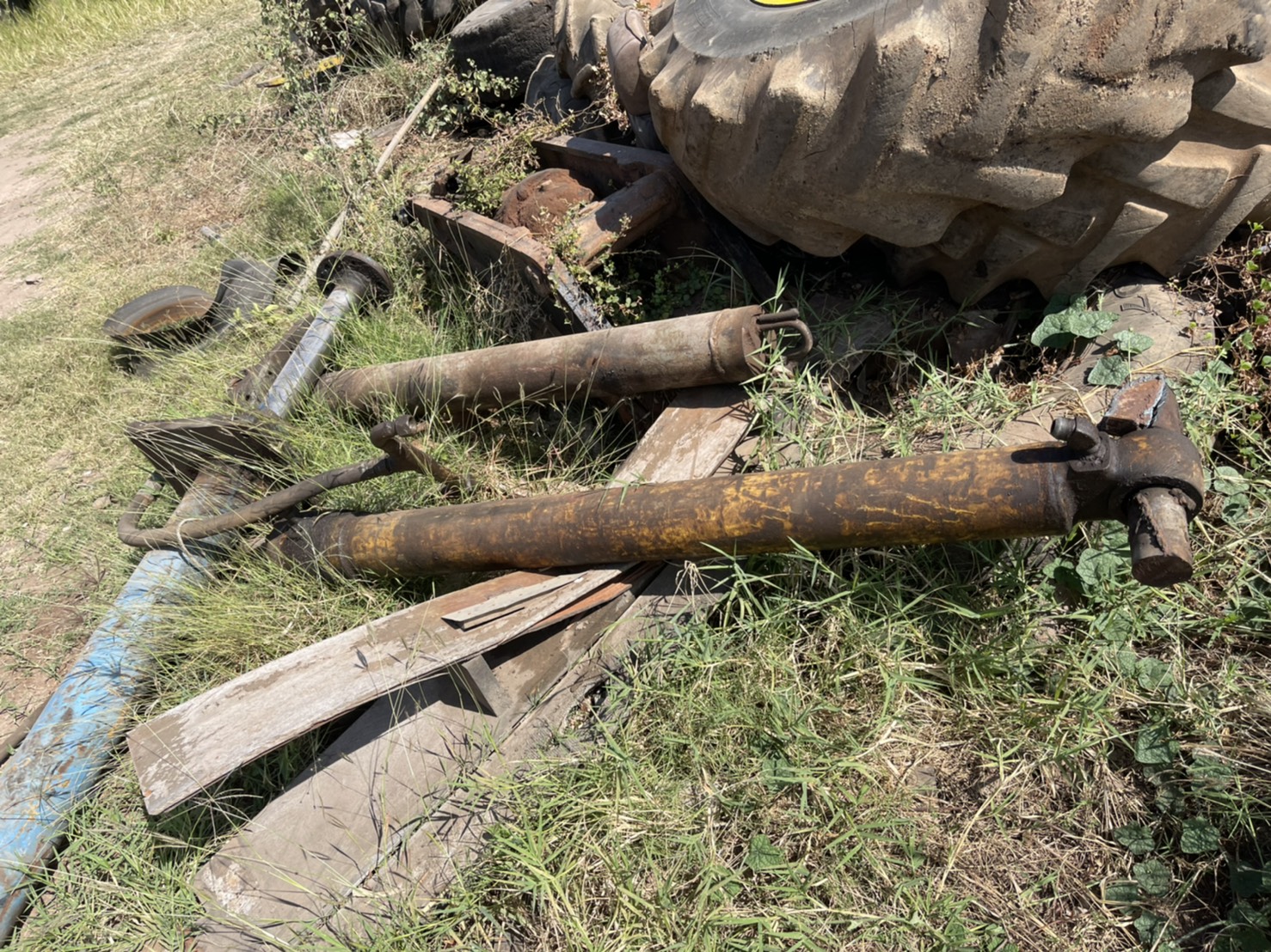 กระบอกไฮรโดรลิค แท่น อัดกระกาษ ต้นละ13500 บาท