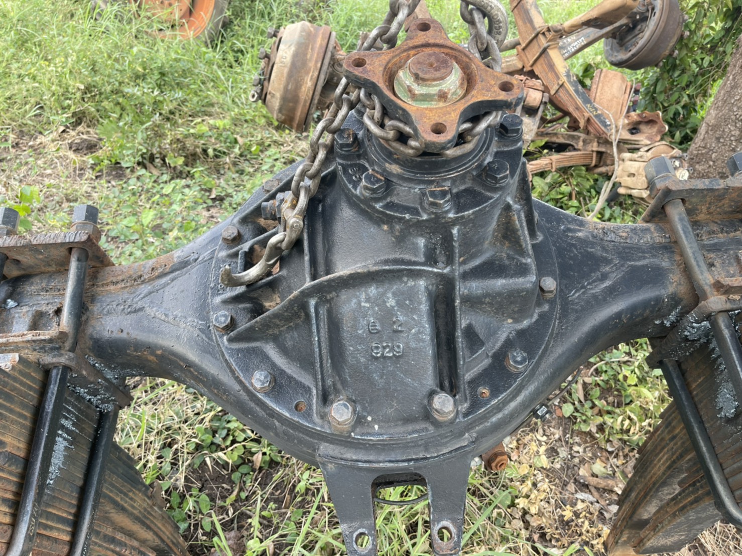 เพลา ISUZU 8 น็อต เป็นลูกหลัง 10ล้อ ร็อกใหญ่ ใส่หกล้อ 28000 บาท พร้อมแหนบ0816278866