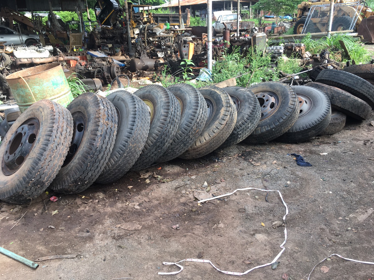 ขายยางพร้อมกระทะ 900-20 1500-2500 บาทตามสภาพ