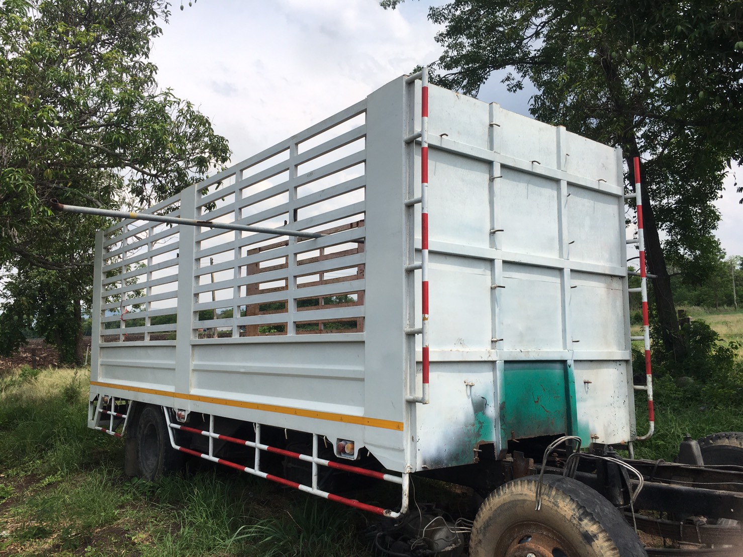 ขายกะบะคอกเหล็กหนา คัสชี85 ชม ยาว6.70ม กว้าง2.50 ม 45000บาท พร้อมใช้งาน ขายกะบะคอกเหล็กหนา คัสชี85 ชม ยาว6.70ม กว้าง2.50 ม 45000บาท พร้อมใช้งาน