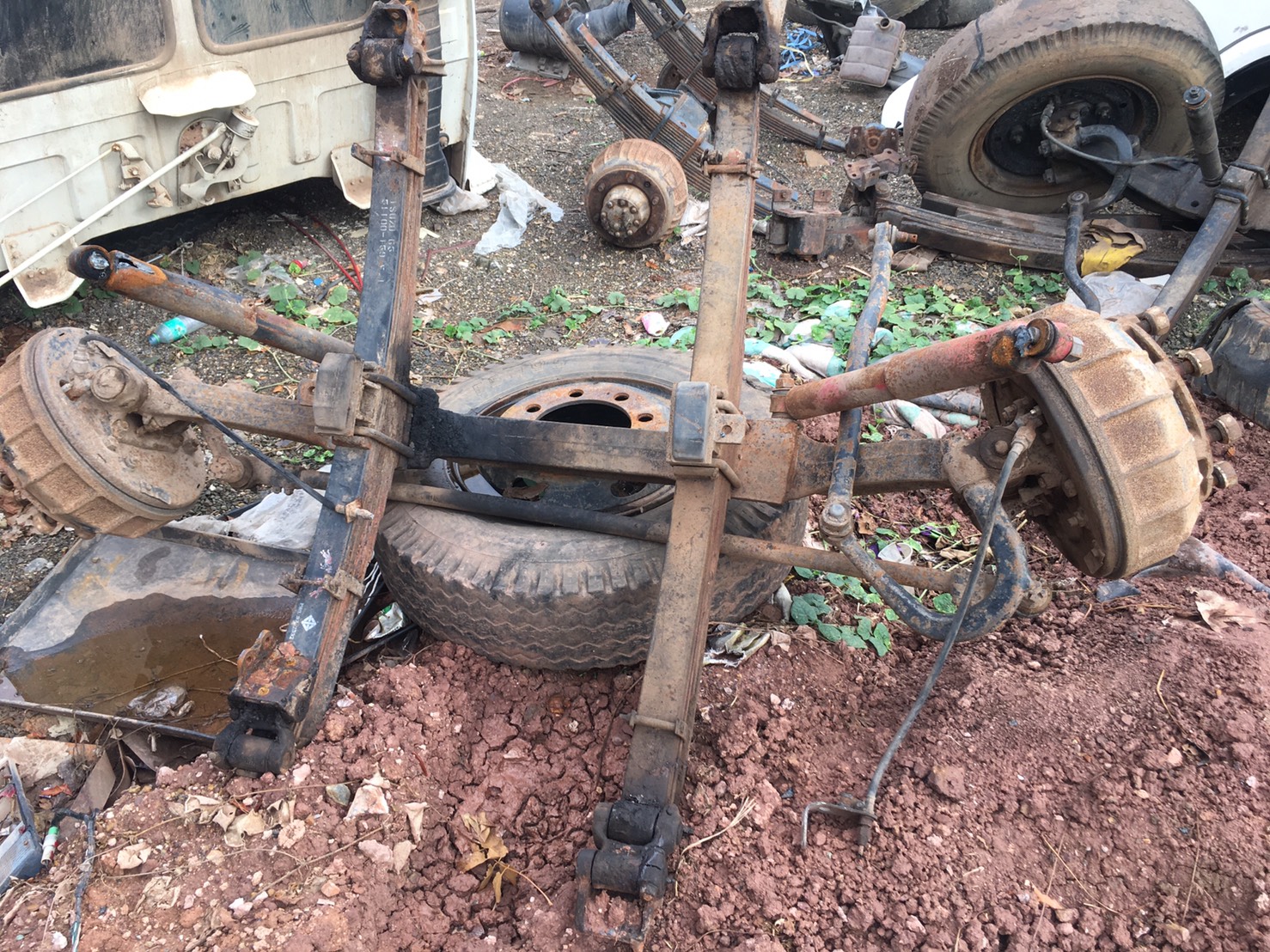 คานหน้า ISUZU พร้อมแหนบ สดือ 27นิ้ว 13500 บาท