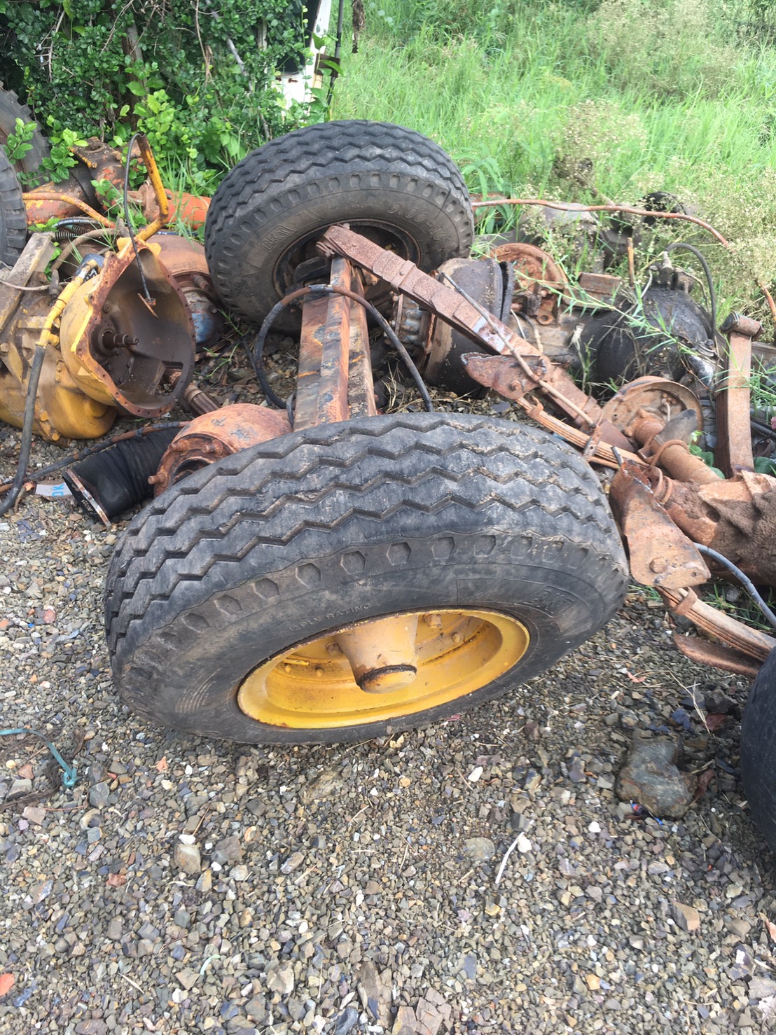 ขายยางกะทะพร้อมคานหน้ารถตักJCB Cx3 ยางขอบ9.00-16 ยกชุด12000บาท