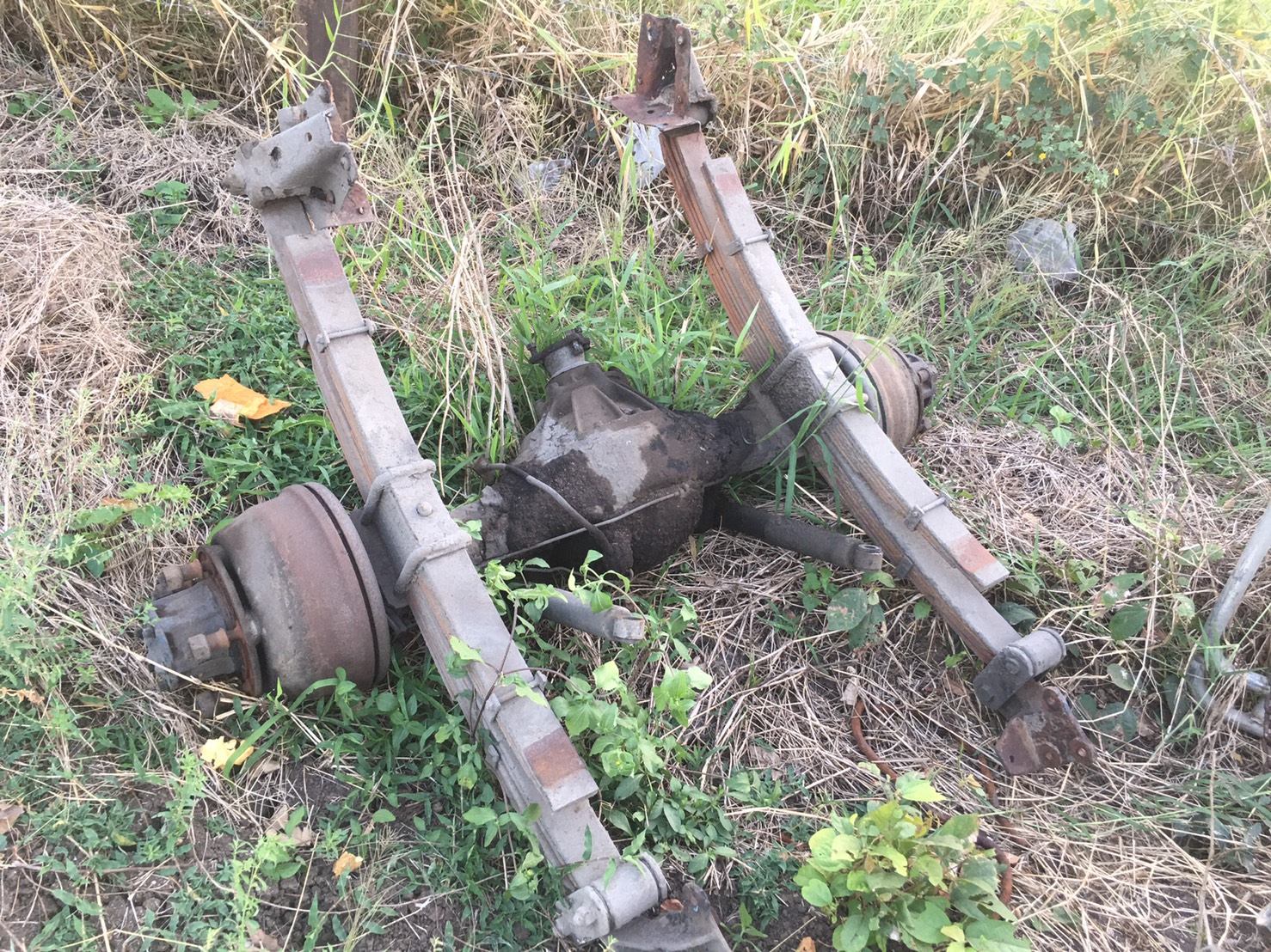 เพลา ISUZU 110 13000บาท พร้อมแหนบ