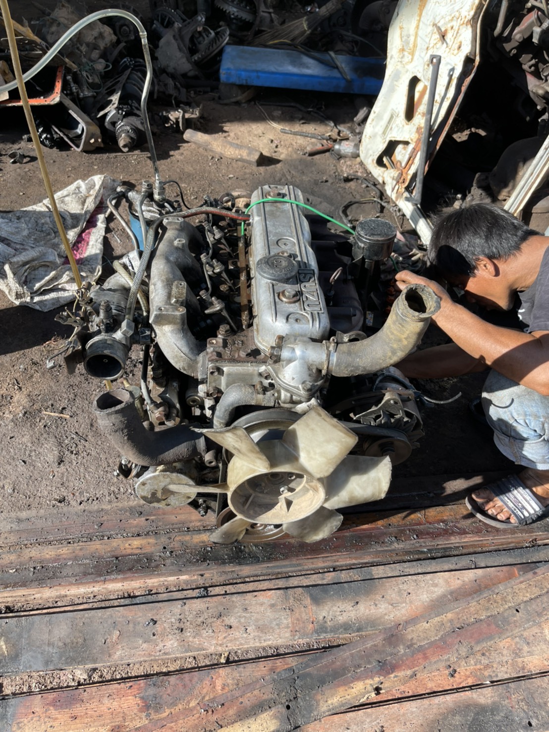 เครื่องพร้อมเกียร์ 26000 บาท พร้อมมใช้งาน ISUZU 85แรง