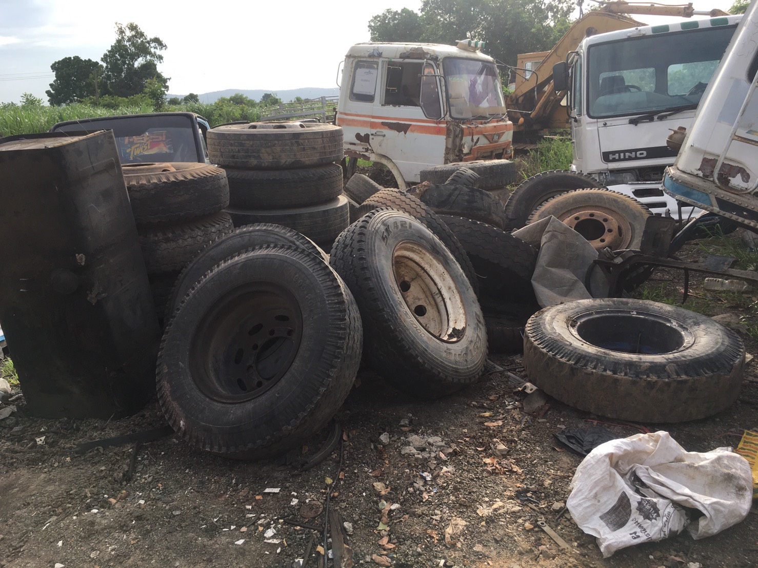 ขายยางพร้อมกระทะ 900-20 1500-2500 บาทตามสภาพ