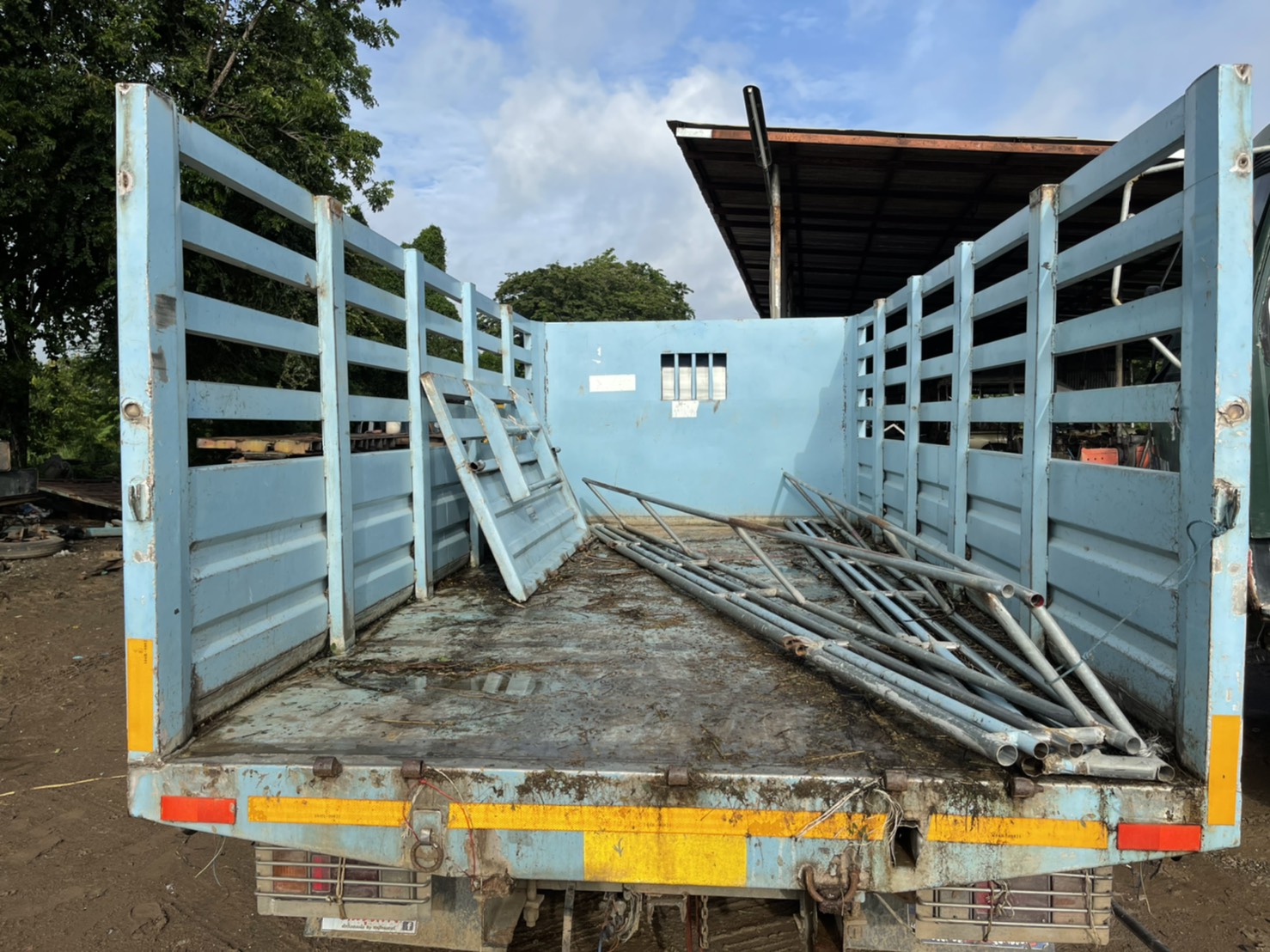 แยกขายกระบะ แสตนเลส ใส่หกล้อ NPR  95000 บาท พร้อมใช้งาน ยาว 4.10 เมตร