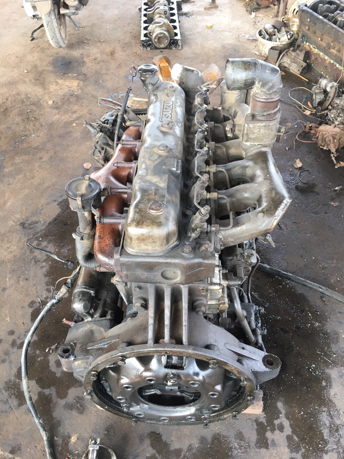 ขายเครื่อง ISUZU 6BD1 ปั้มลมมีใบคลุม 55000บาท พร้อมใช้งาน