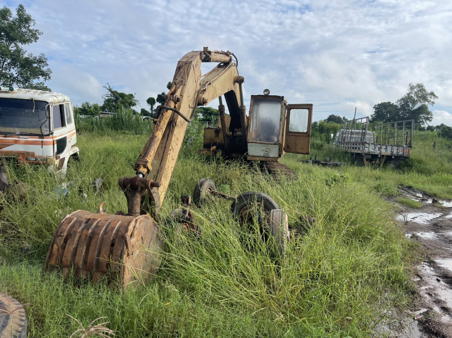 แยกอะไหล่ หรือ ยกคัน SUMITOMO 120 เครื่อง 6BD1 180000 บาท 0816278866