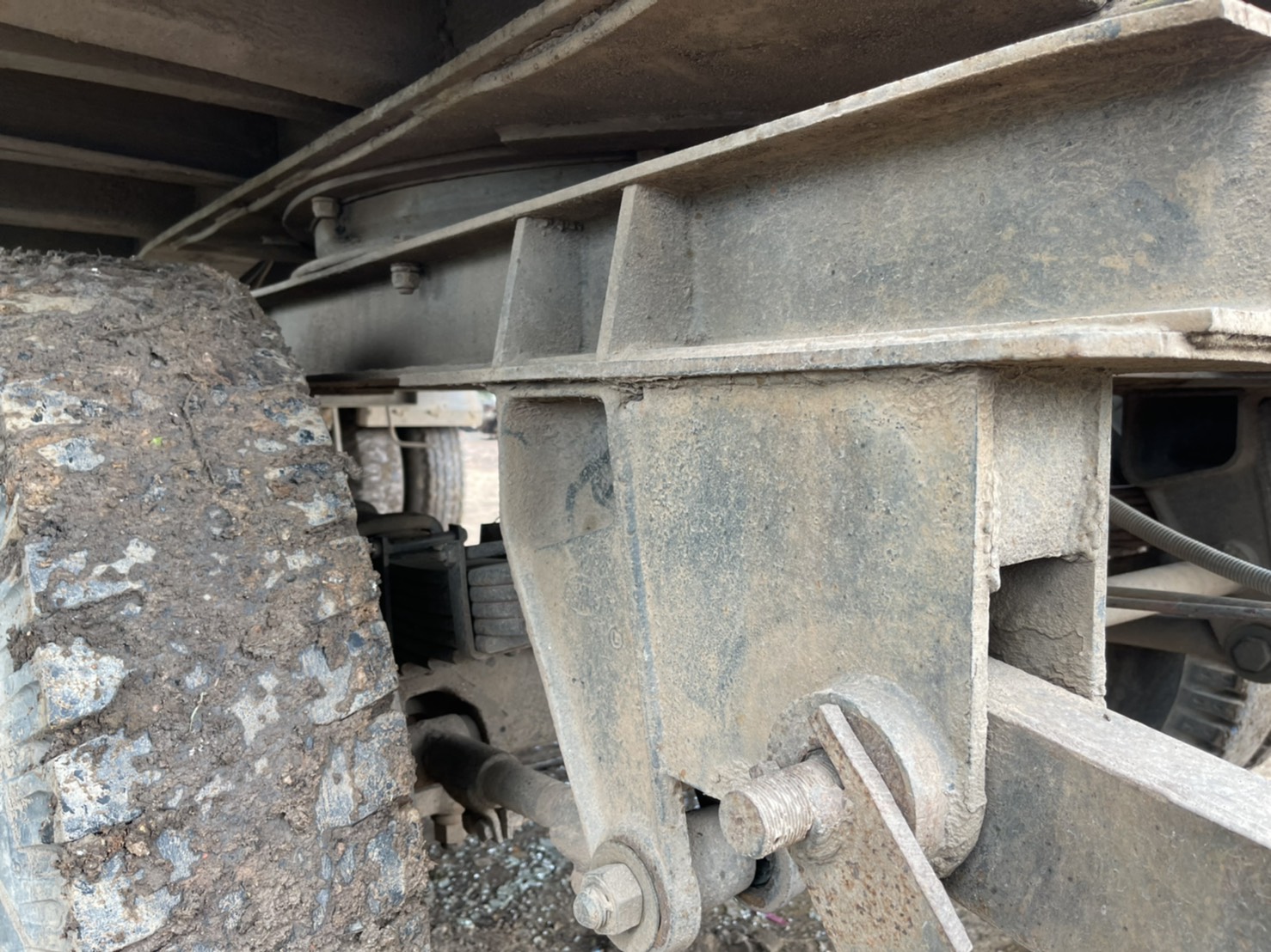 ขายเพลาแหนบ ชุกลากพ่วง 3 คาน 60000 บาท เพลาเหลี่ยม 0816278866