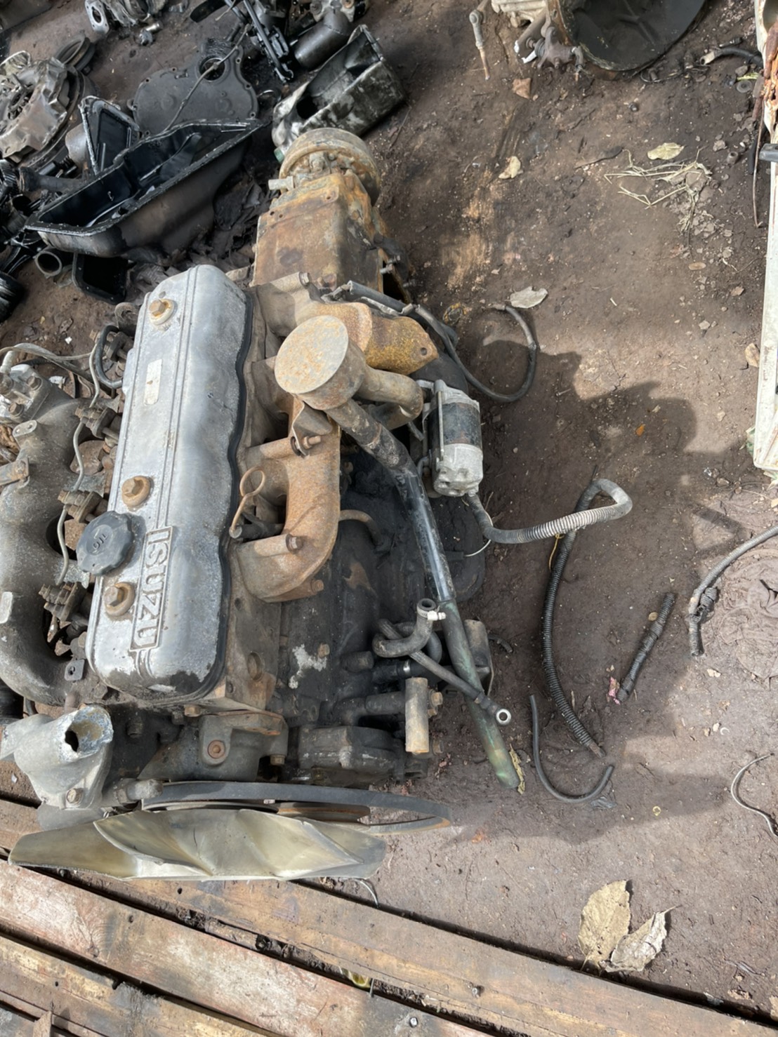 เครื่องพร้อมเกียร์ ISUZU 4BA1 85 แรง 23000 บาท 0816278866