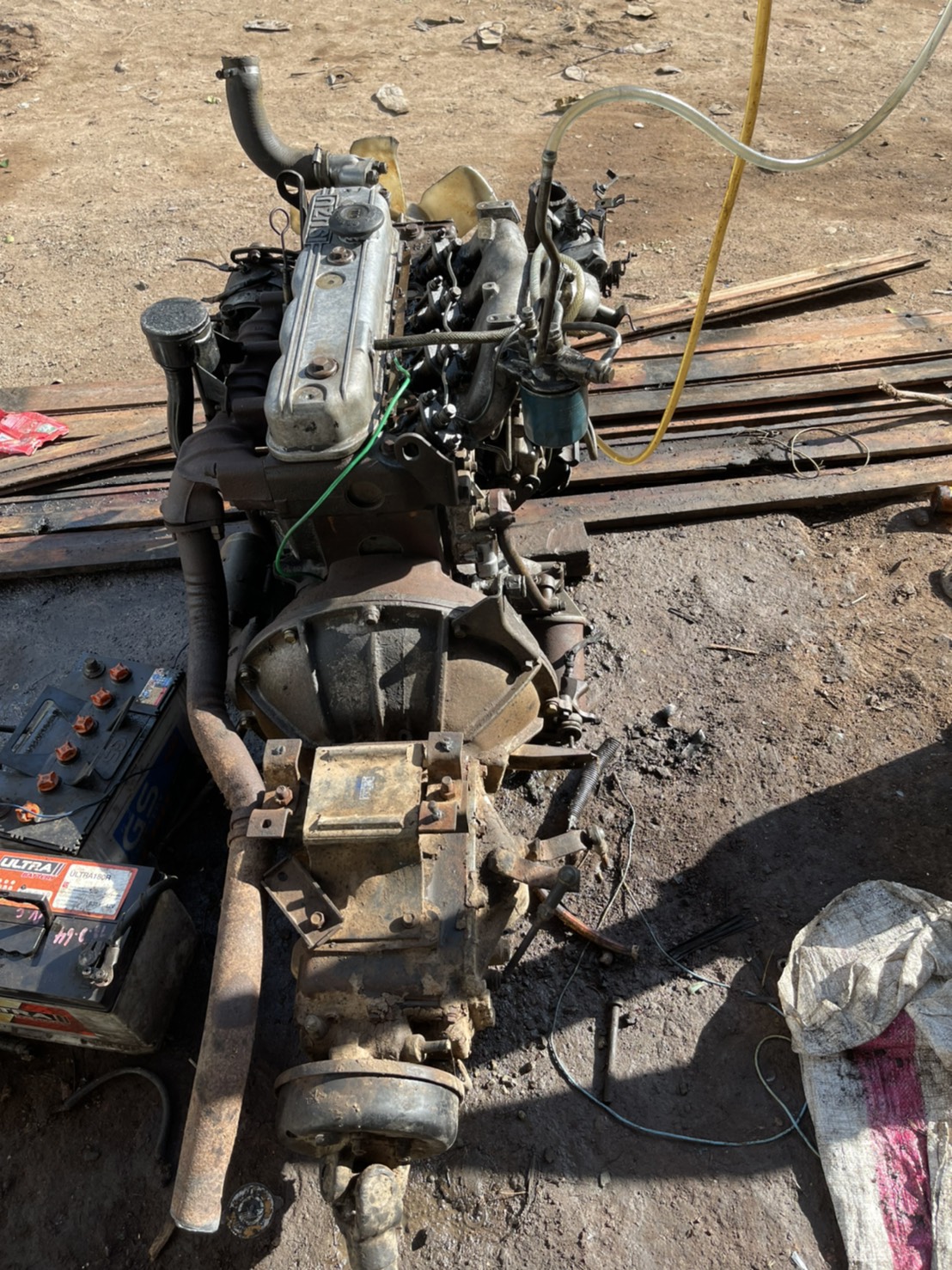 เครื่องพร้อมเกียร์ 26000 บาท พร้อมมใช้งาน ISUZU 85แรง