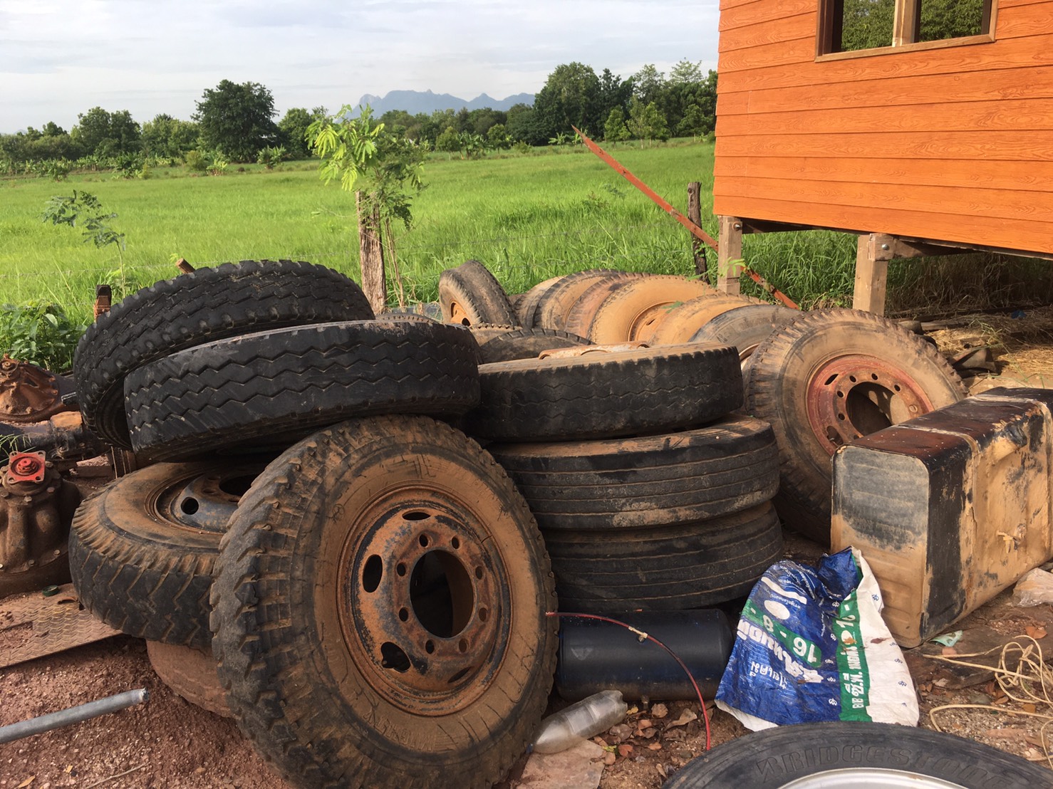 ขายยางพร้อมกระทะ 900-20 1500-2500 บาทตามสภาพ