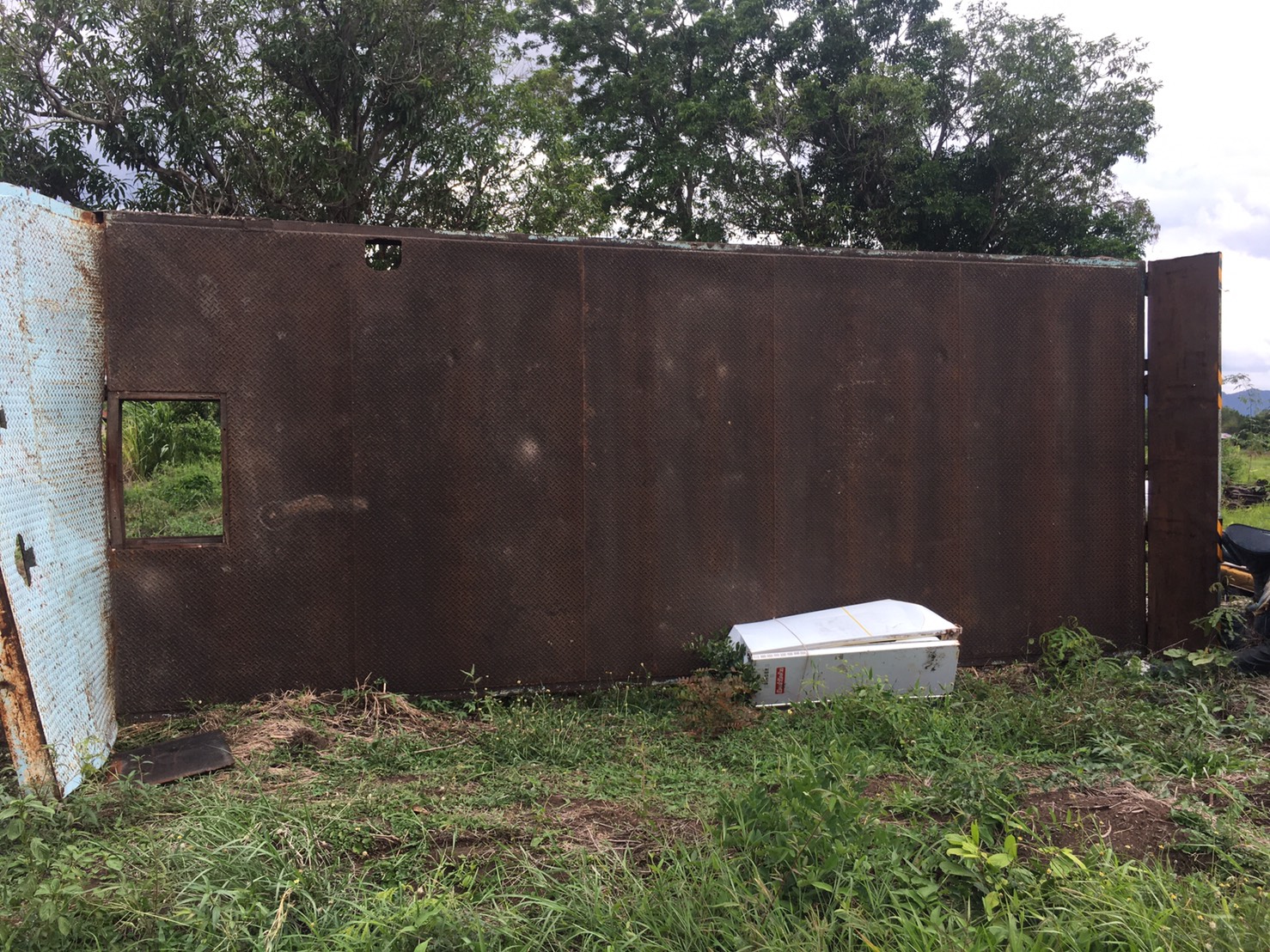 ชายพื้นเรียบ ISUZU ร็อกกี้ 10 ล้อ เหล็กหนา 45000 บาท 0816278866