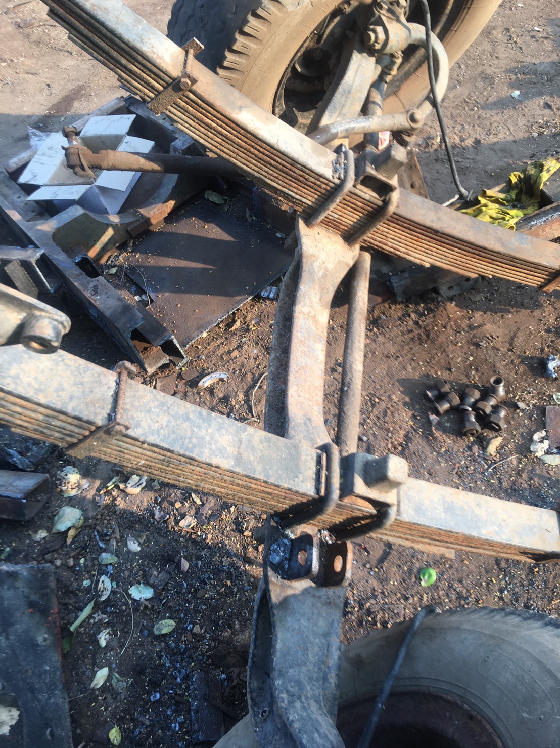 คานหน้า  HINO พร้อมแหนบ 14000บาท สดือ 26 ชม