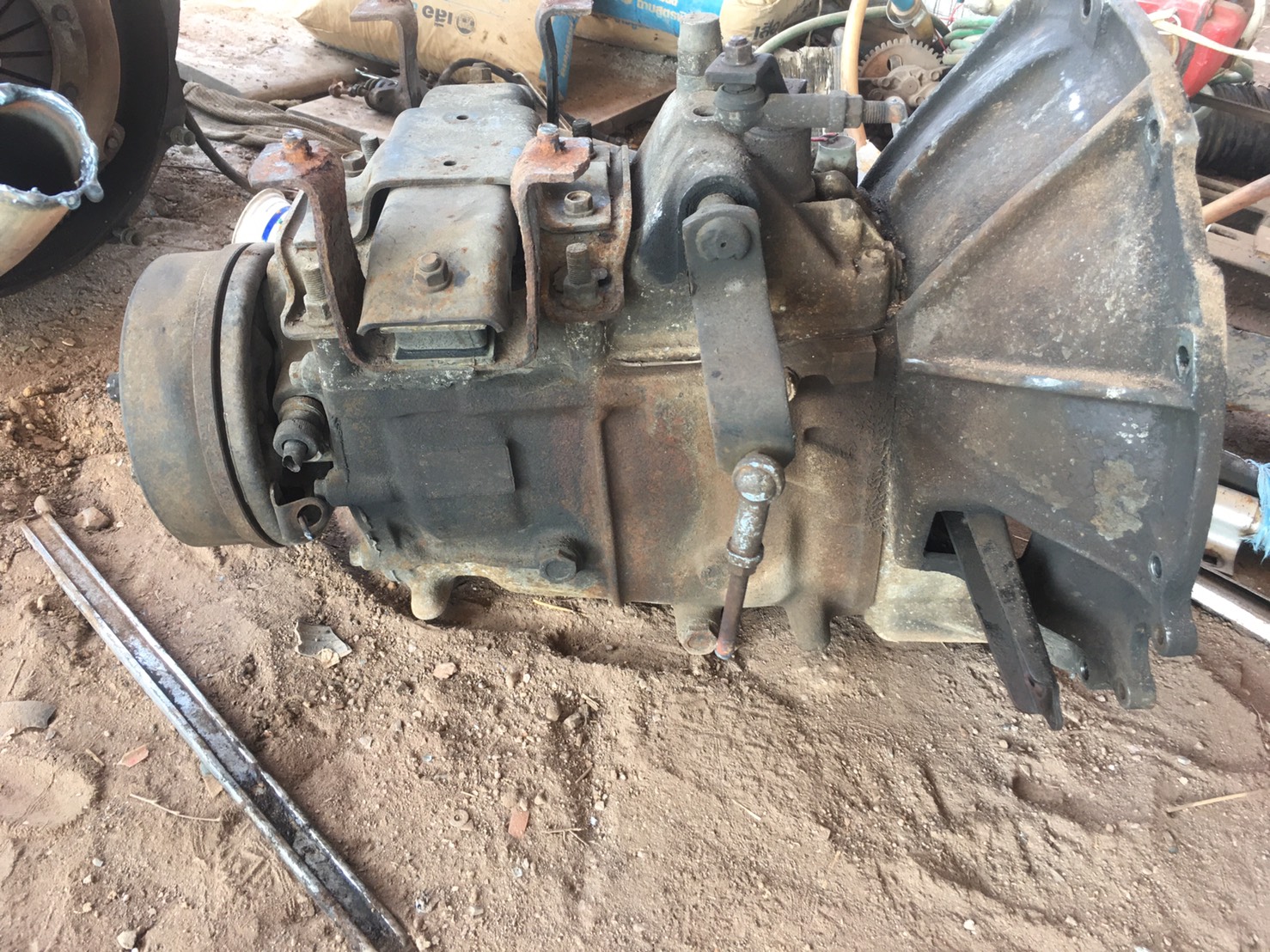 เกียร์ isuzu 115 14000 บาท พร้อมใช้งาน