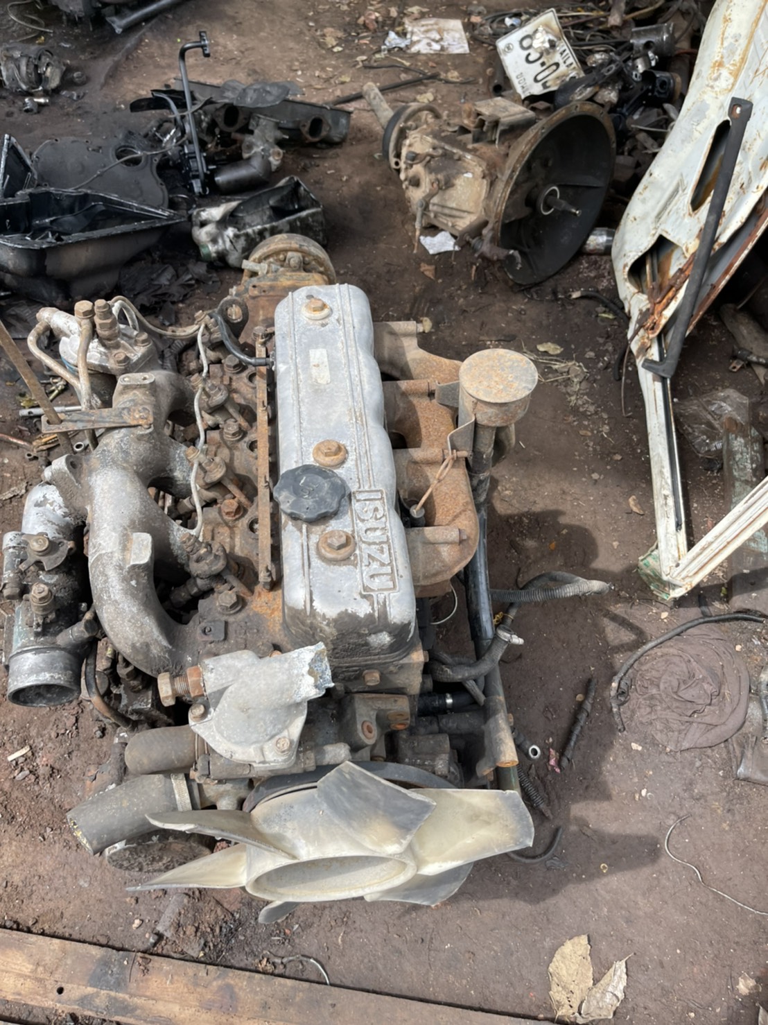 เครื่องพร้อมเกียร์ ISUZU 4BA1 85 แรง 23000 บาท 0816278866