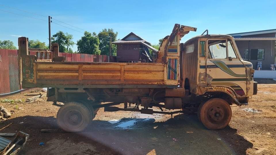 กระบะ พร้อมชุดดั้ม ใส่HINO KM 40000 บาท พร้อมใช้งาน 0816278866