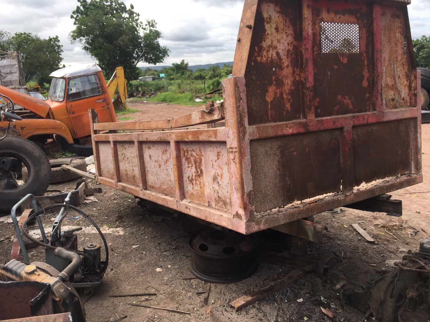 ขายกระบะดั้ม 4ล้อ 36000บาท พร้อมดั้มอุปกรณ์